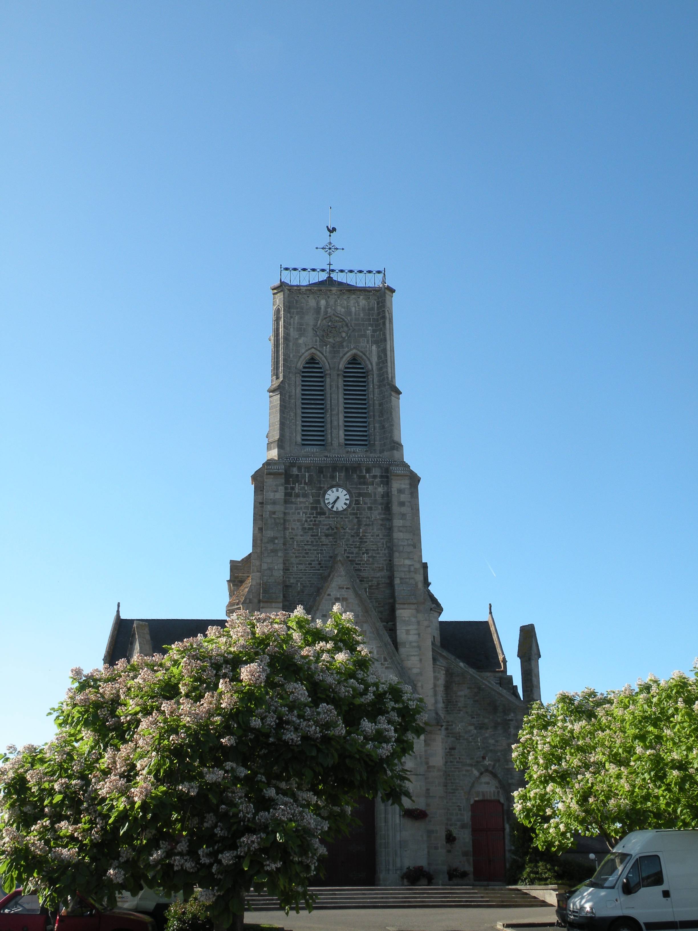 Photo de Église Saint-Luczot et Saint-Nicolas de Pipriac