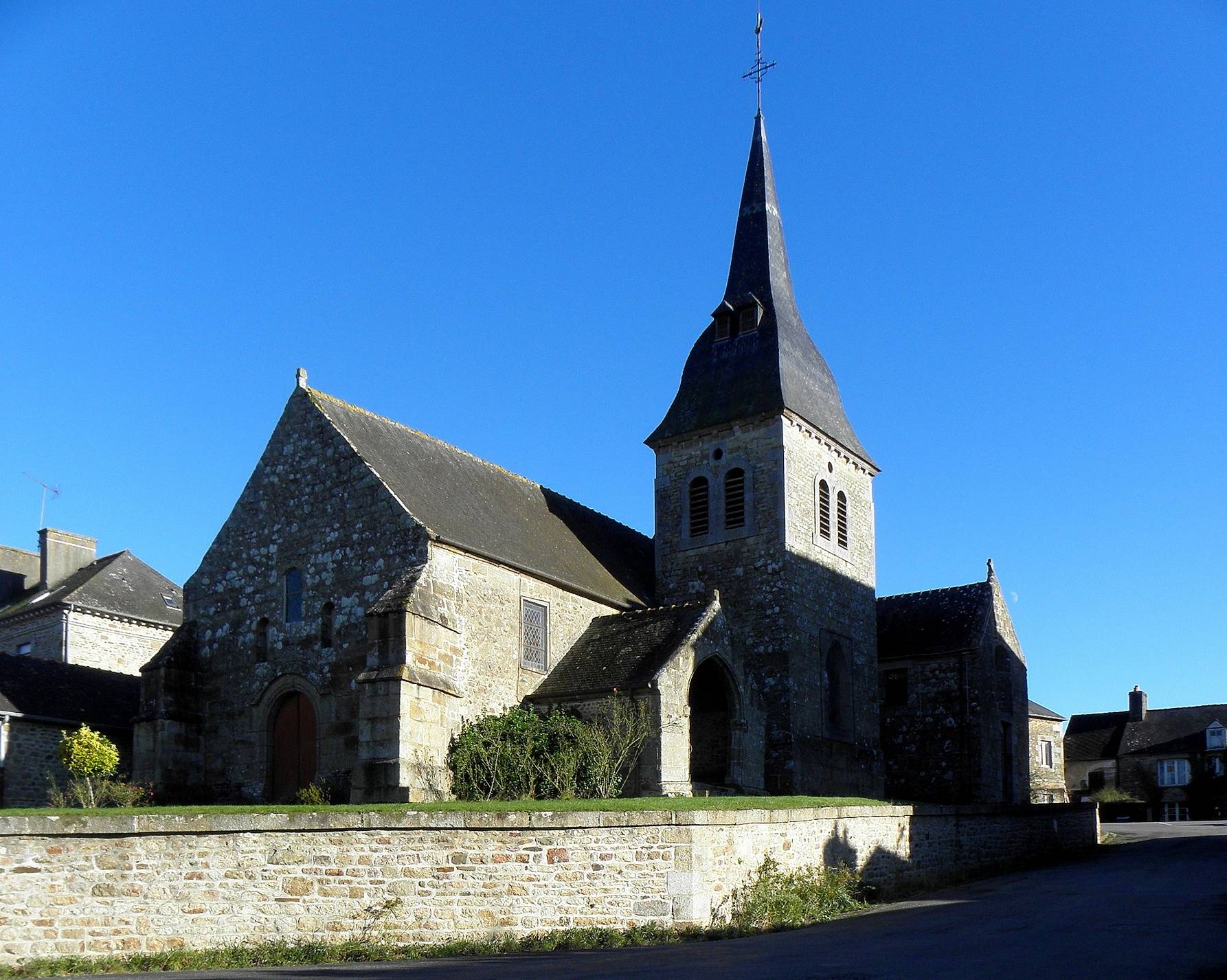 Photo de Église Saint-Pierre et Saint-Paul de Romazy
