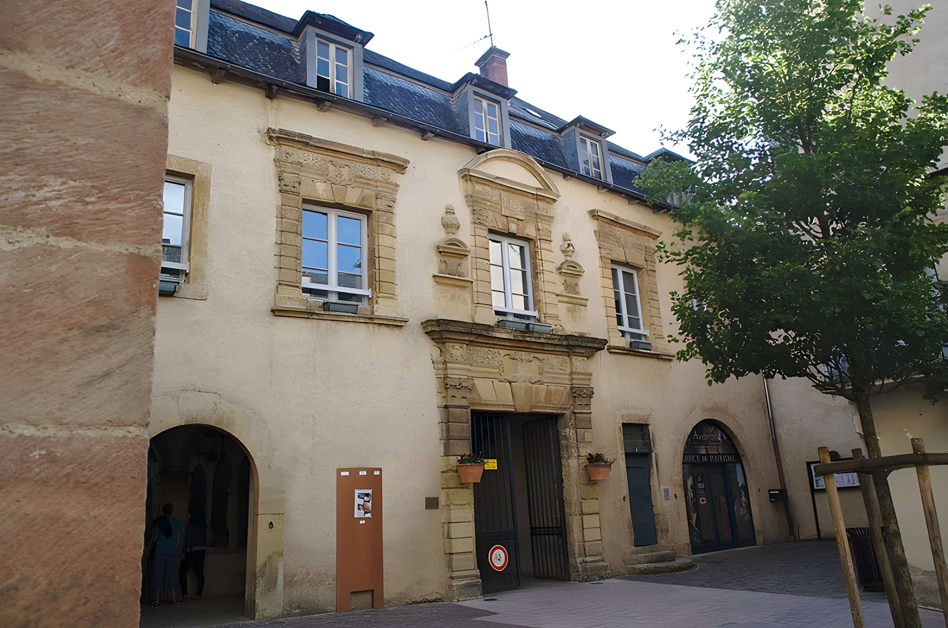 Couvent des Pénitents de Saint-Geniez-d'Olt 