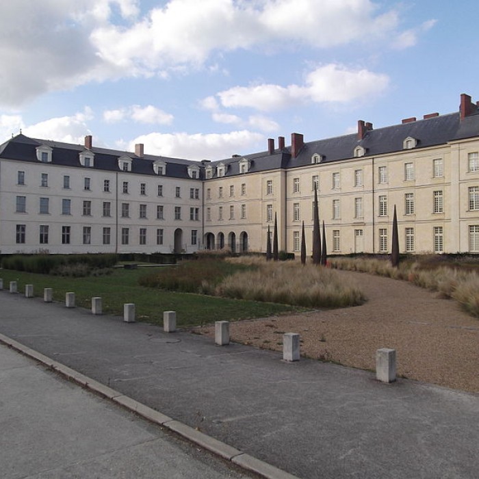 Photo de Ancien couvent des Ursulines de la Davrays ou ancienne caserne Rohan