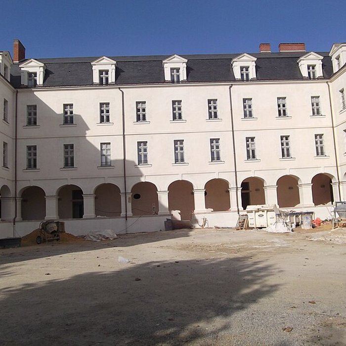 Photo de Ancien couvent des Ursulines de la Davrays ou ancienne caserne Rohan