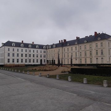 Ancien couvent des Ursulines de la Davrays ou ancienne caserne Rohan