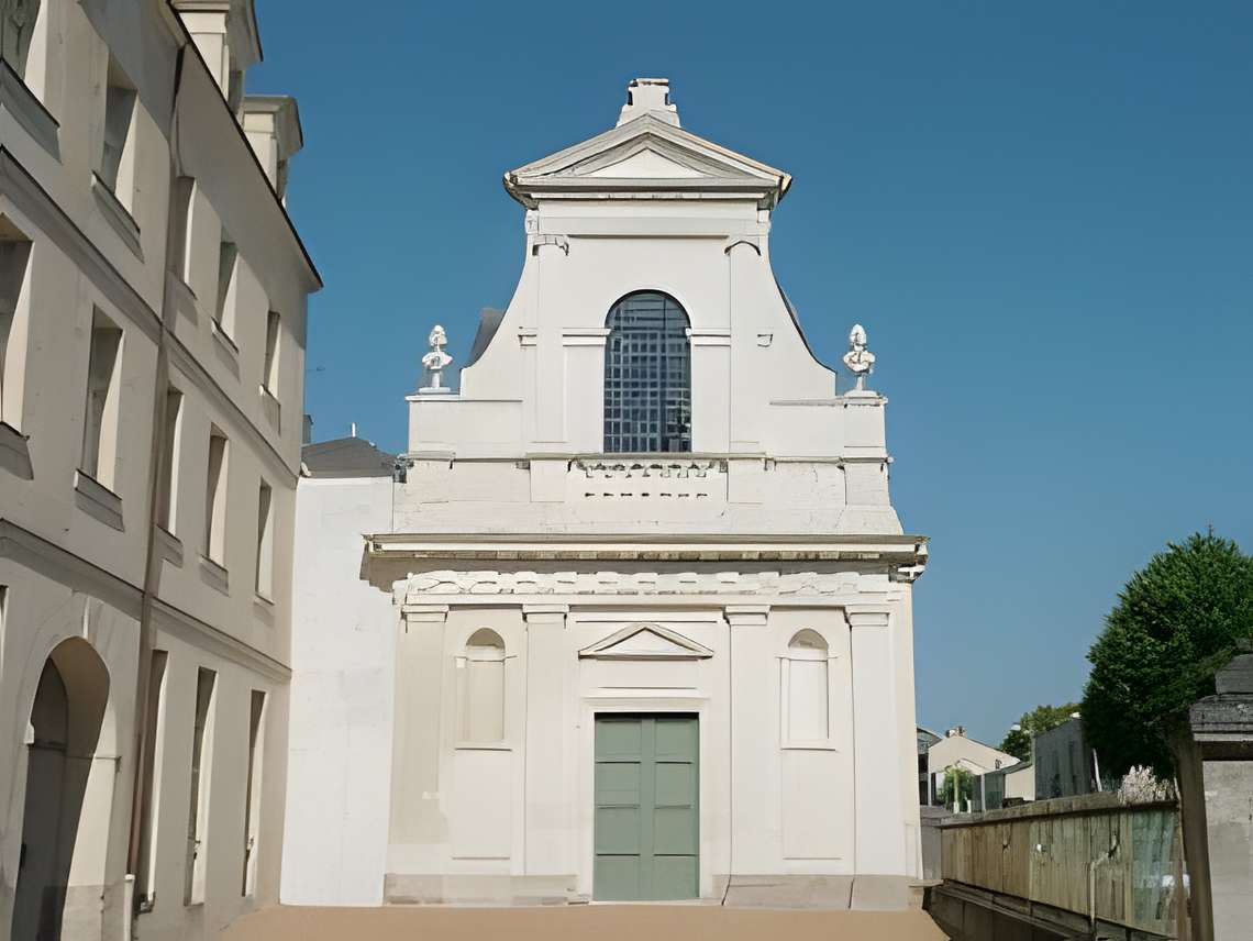 Ancien couvent des Ursulines de la Davrays ou ancienne caserne Rohan
