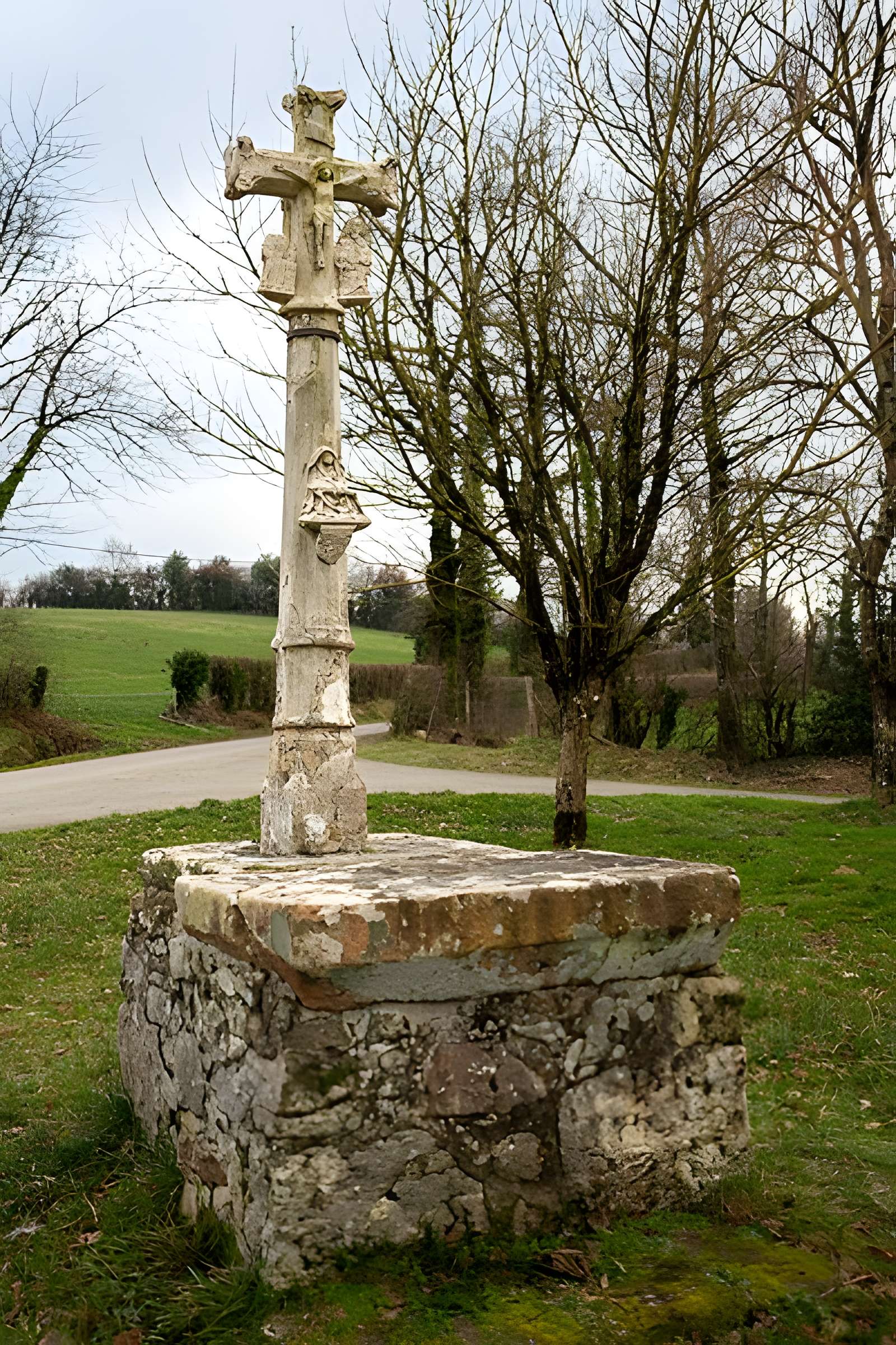 Croix de chemin dite Croix de Bleyssoles