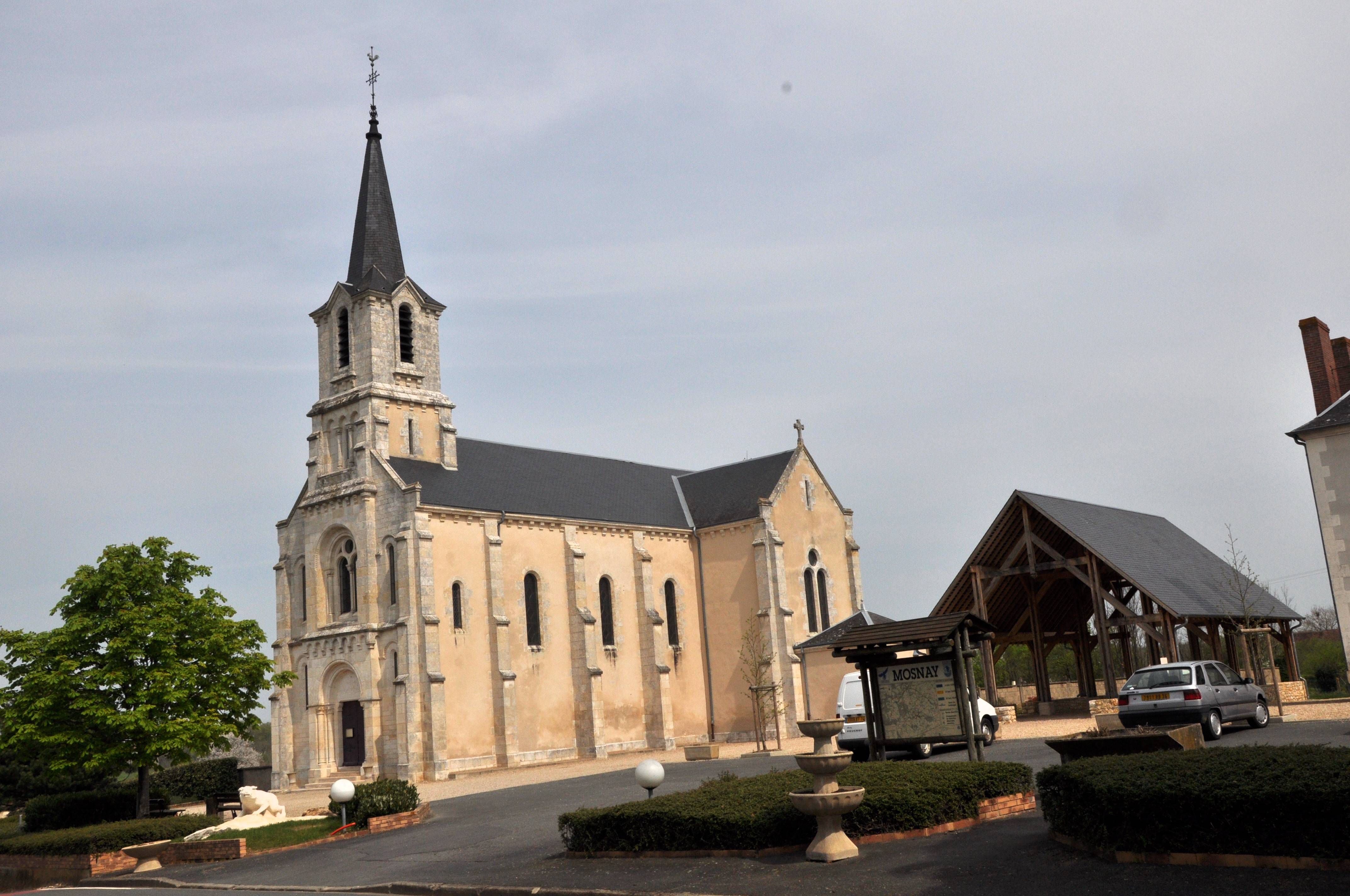 Photo de Saint-Paxent Kerk van Mosnay