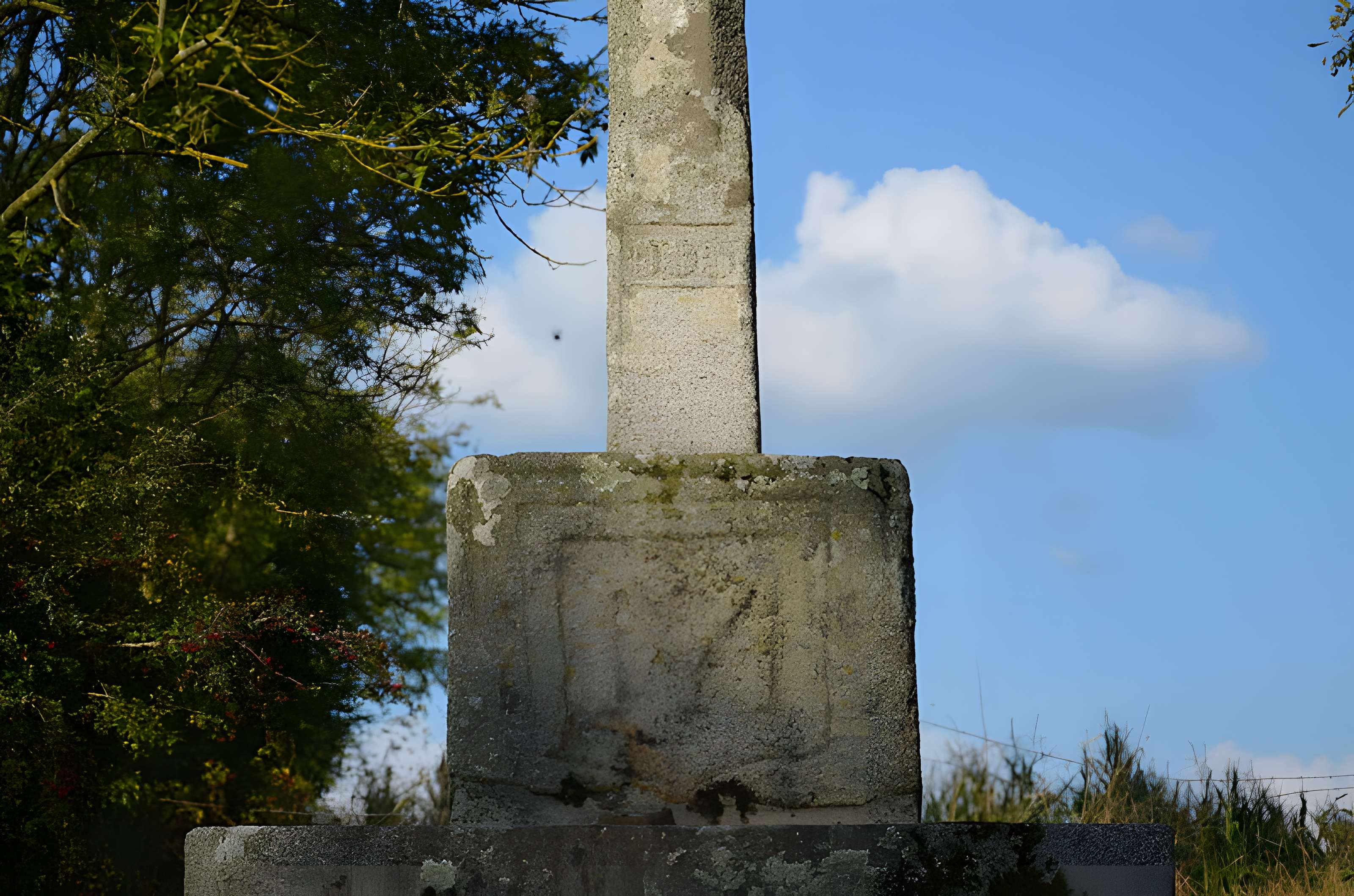 Croix de chemin de Malloué