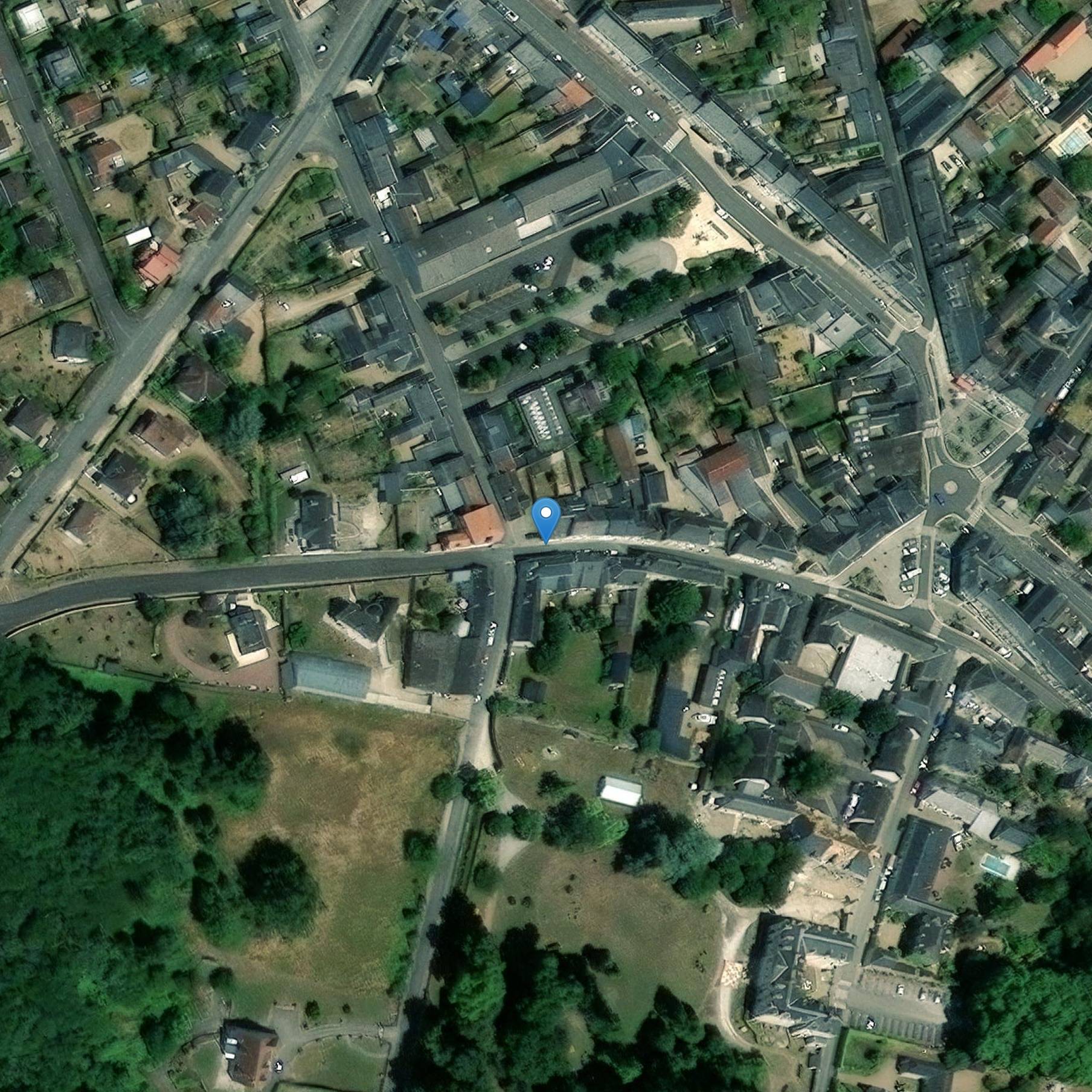 Photo de ノートルダム・デ・シャトー・ラ・ヴァルリエ教会