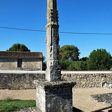 Croix de cimetière de Mauriac