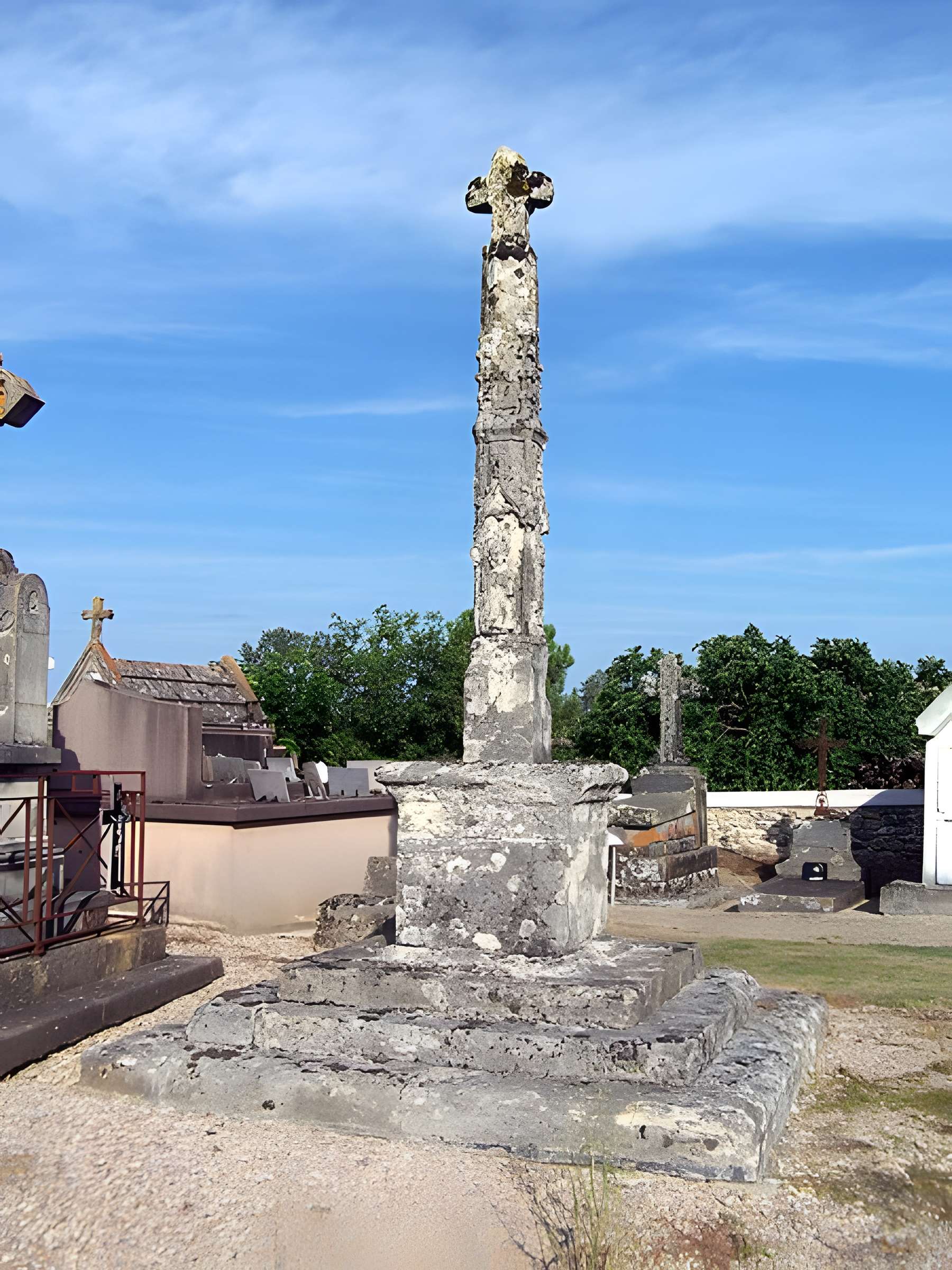 Croix de cimetière de Mauriac