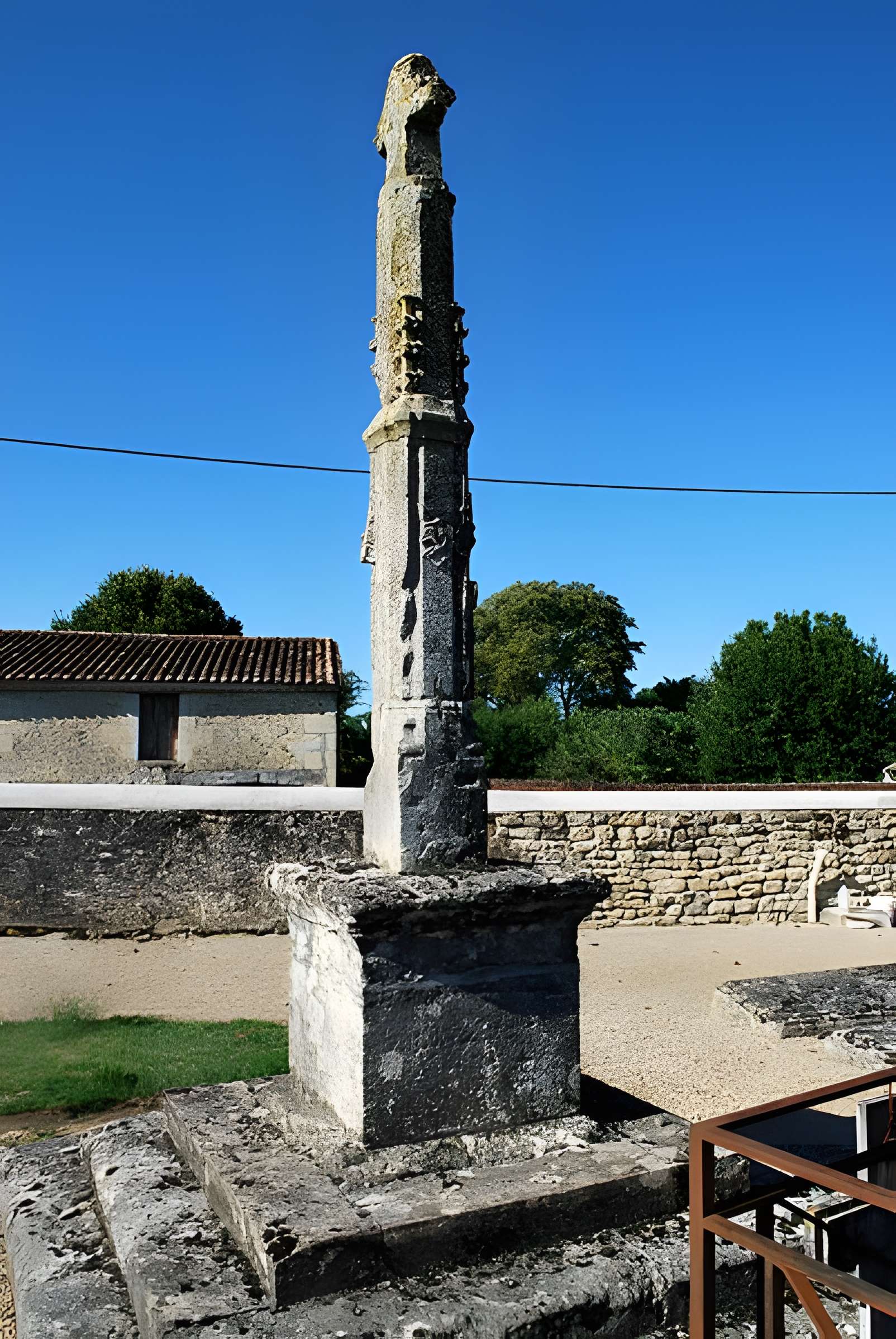 Croix de cimetière de Mauriac