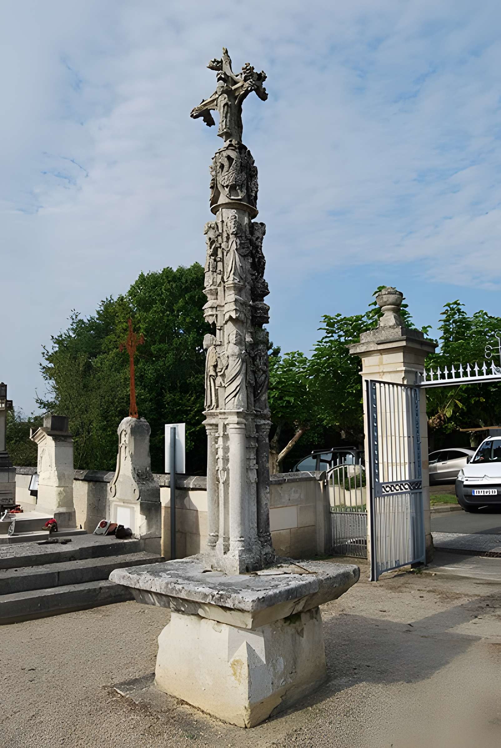 Croix de cimetière de Saillans