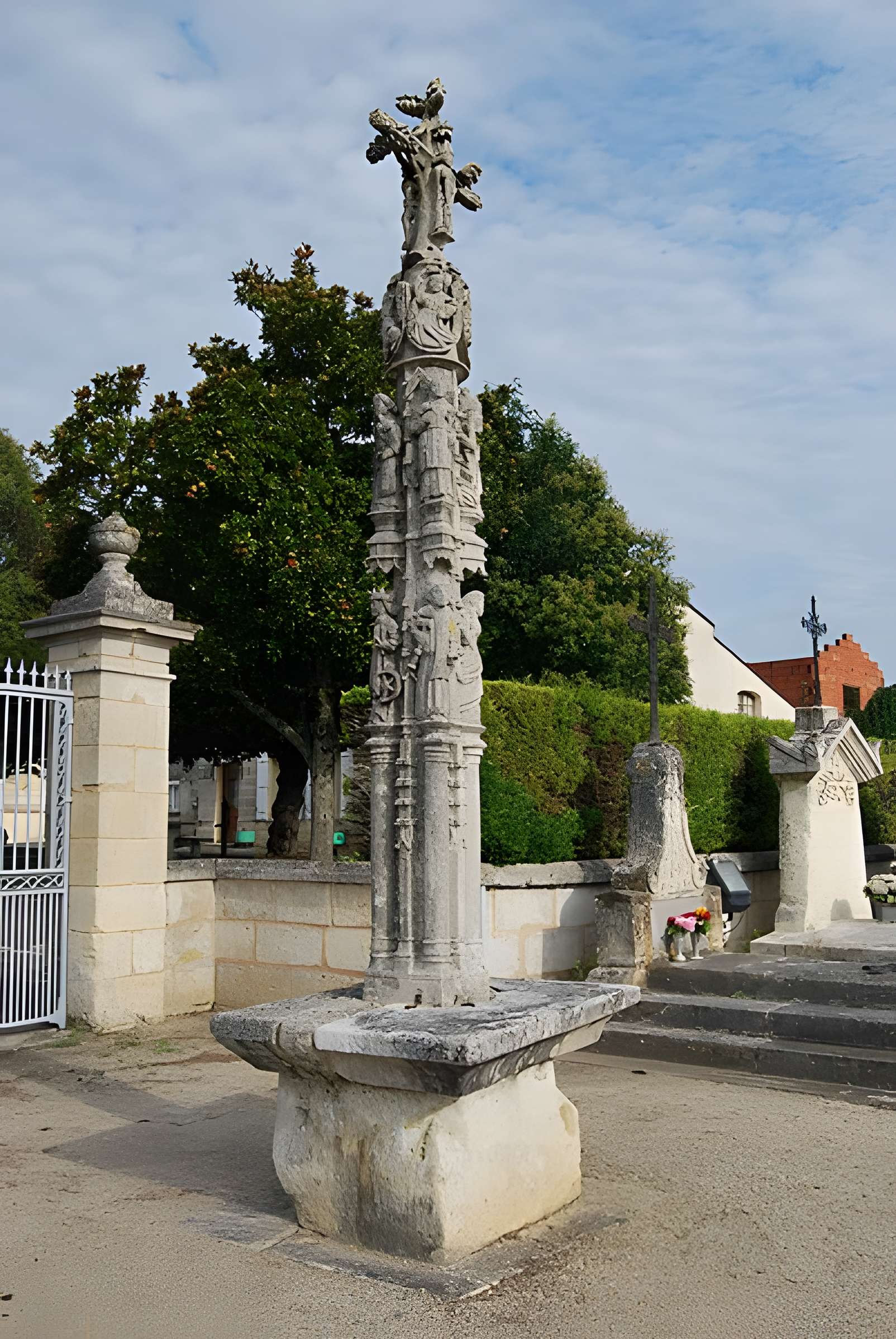 Croix de cimetière de Saillans
