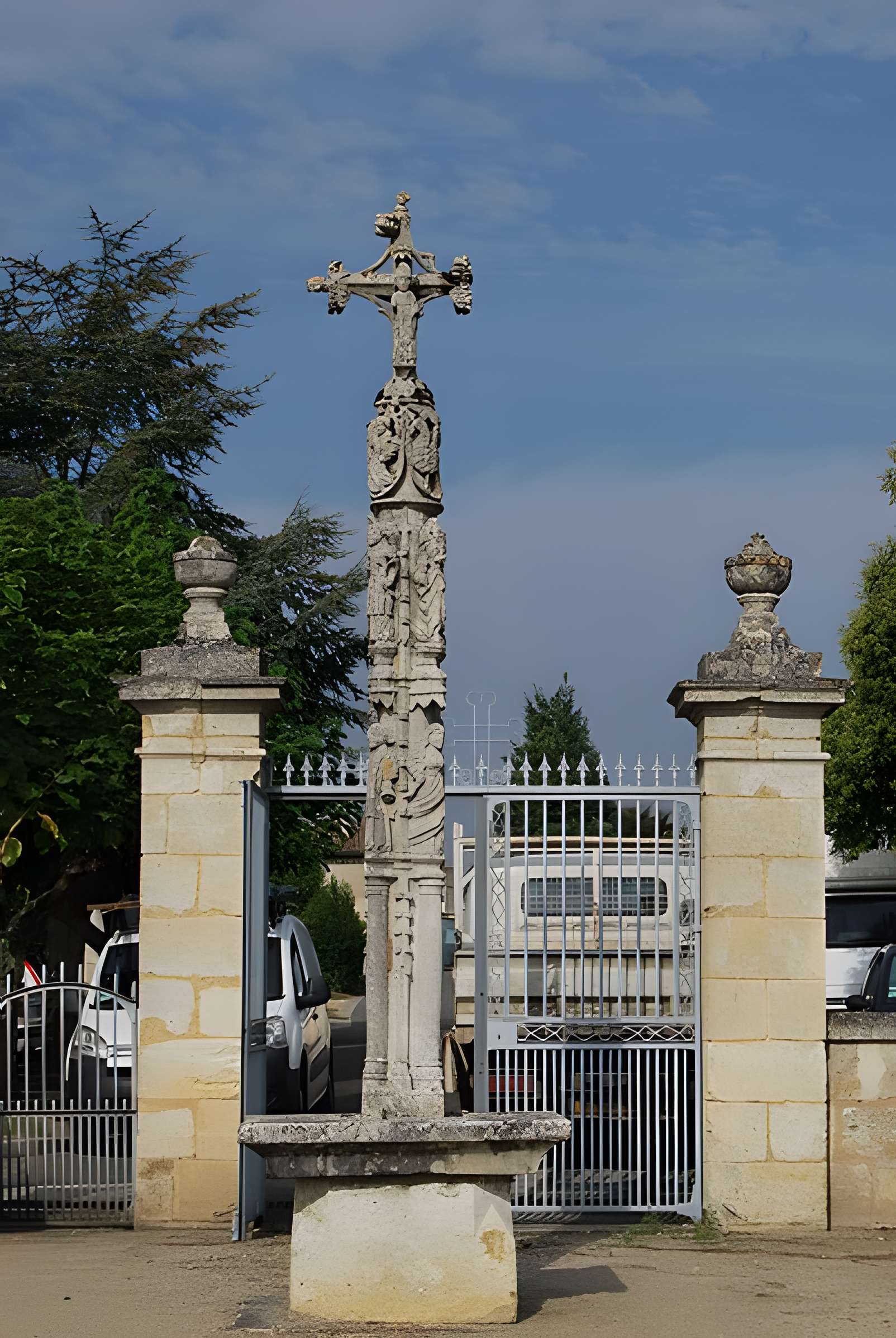 Croix de cimetière de Saillans