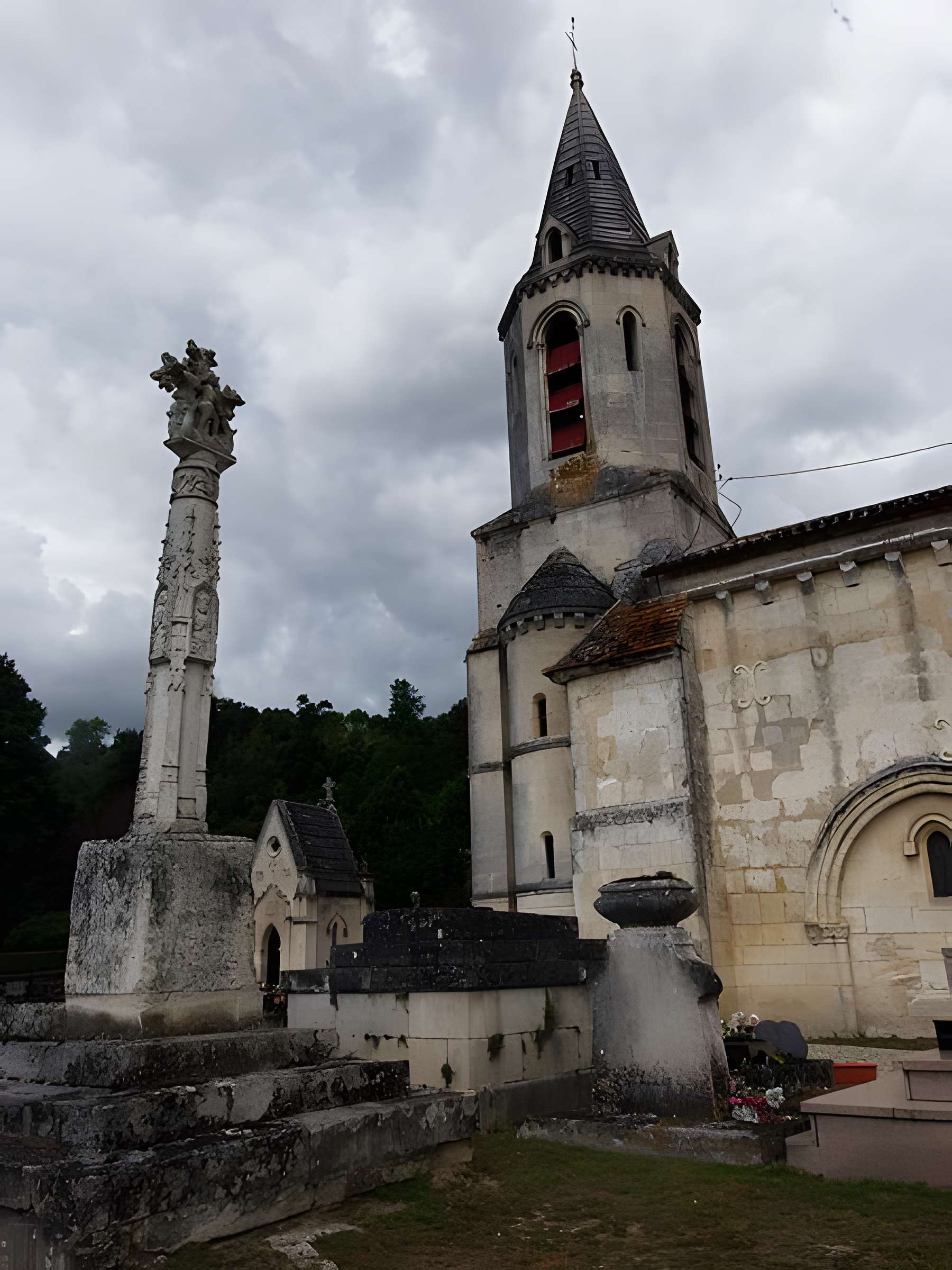 Croix de cimetière de Saint-Germain-de-la-Rivière