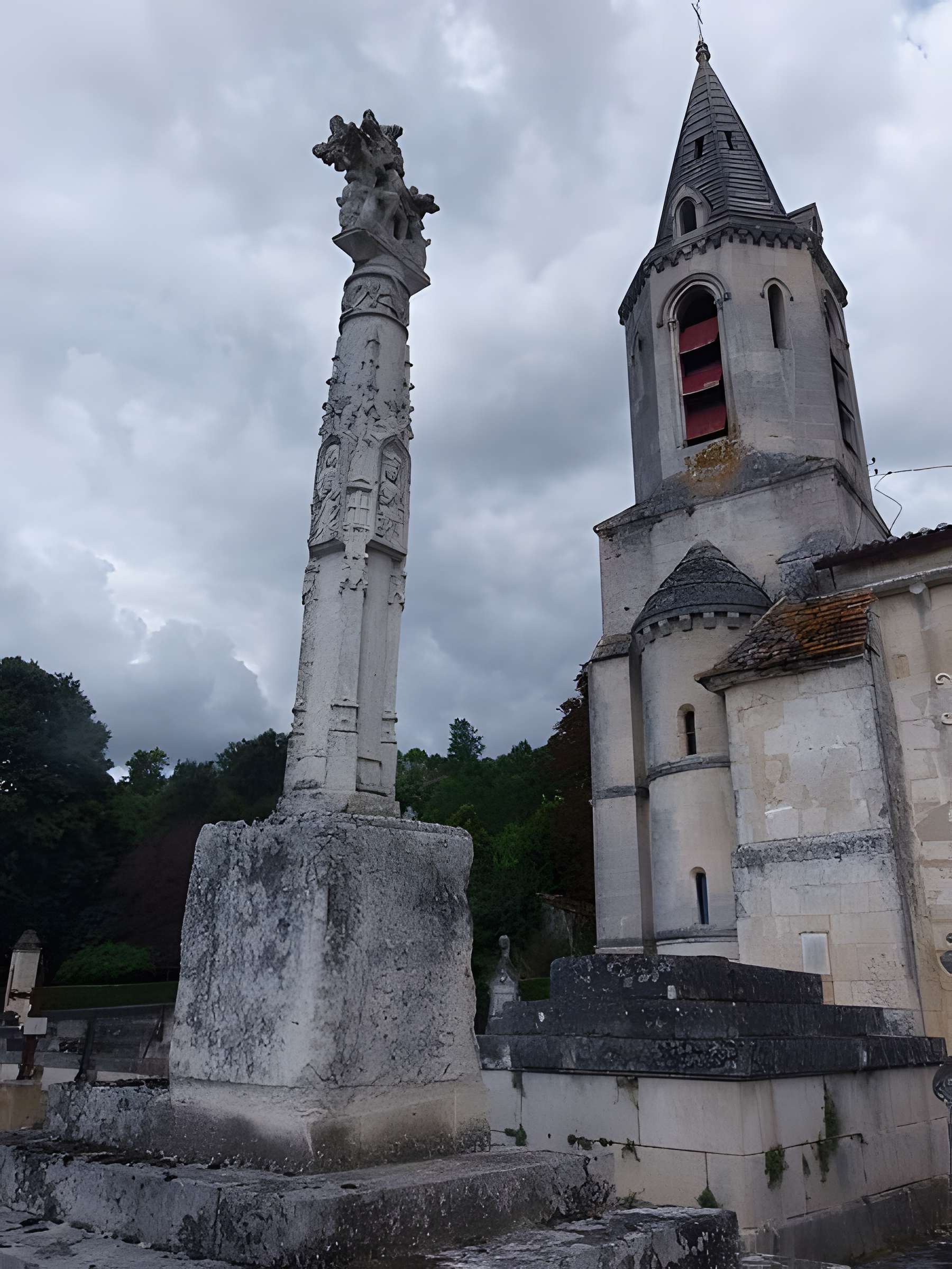 Croix de cimetière de Saint-Germain-de-la-Rivière