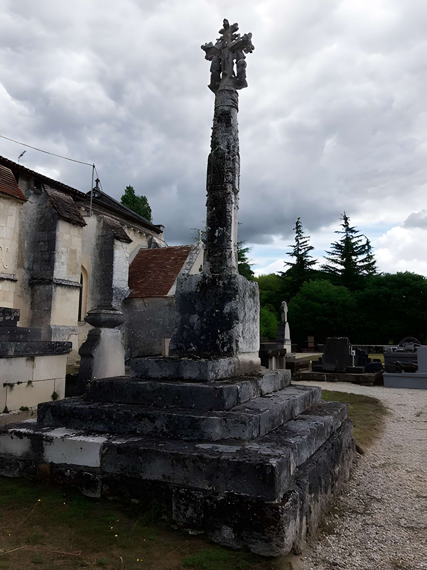Croix de cimetière de Saint-Germain-de-la-Rivière