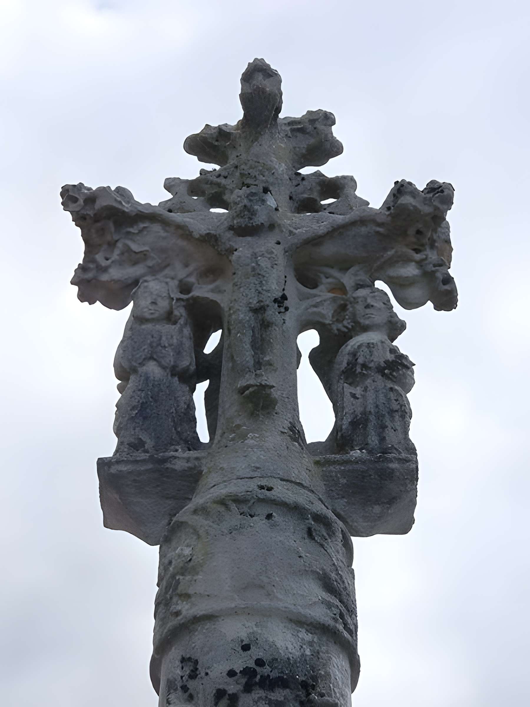 Croix de cimetière de Saint-Germain-de-la-Rivière