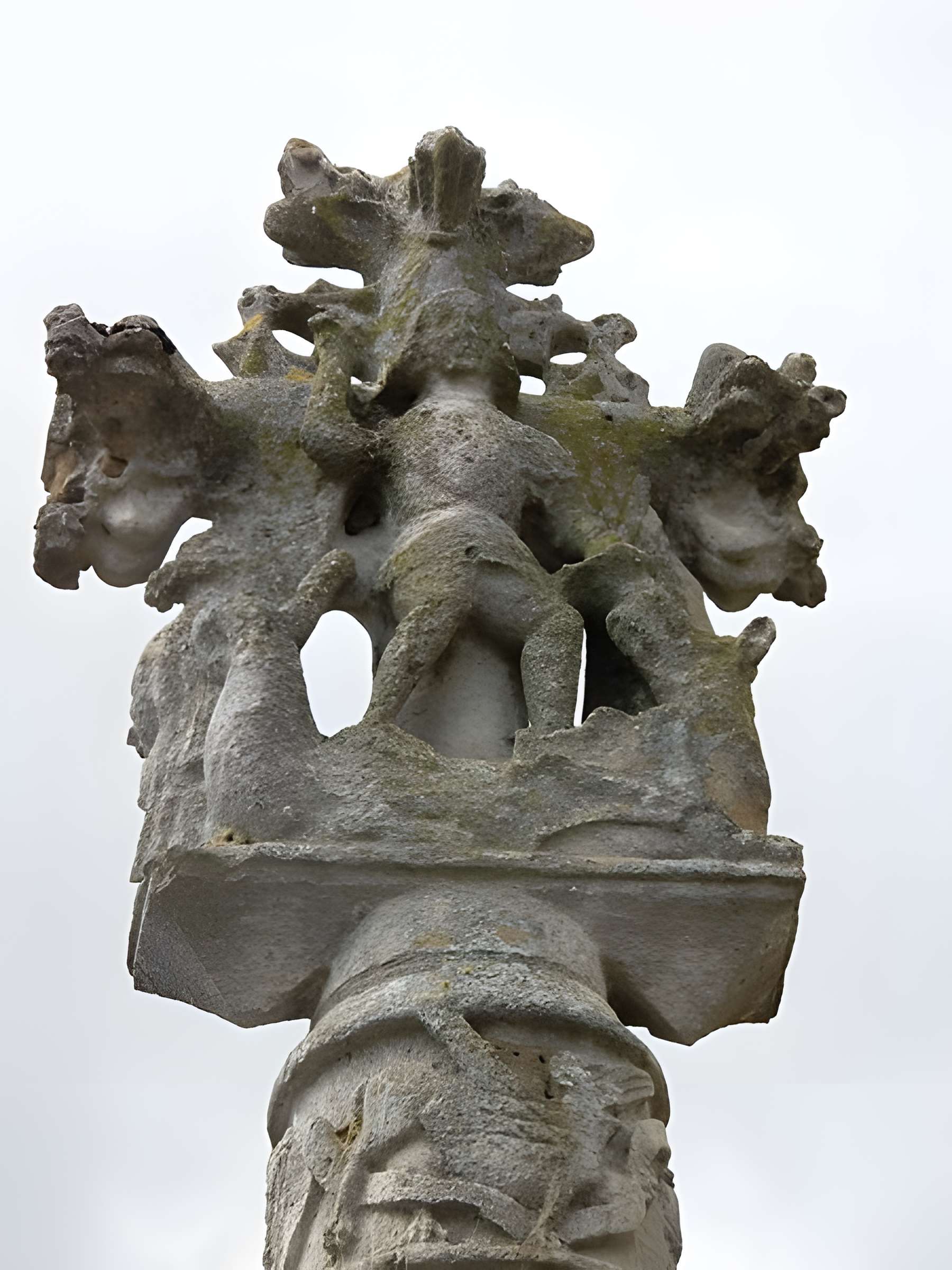 Croix de cimetière de Saint-Germain-de-la-Rivière