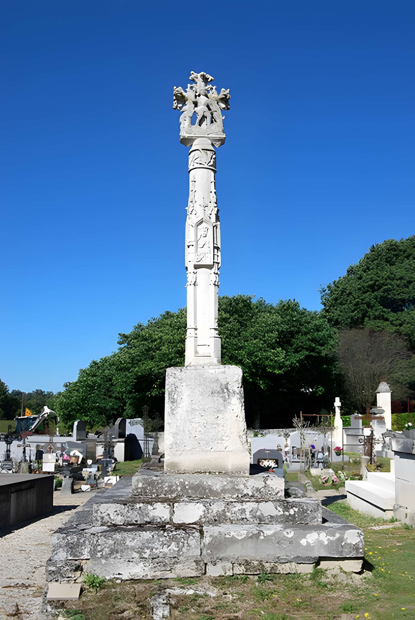 Croix de cimetière de Saint-Germain-de-la-Rivière 