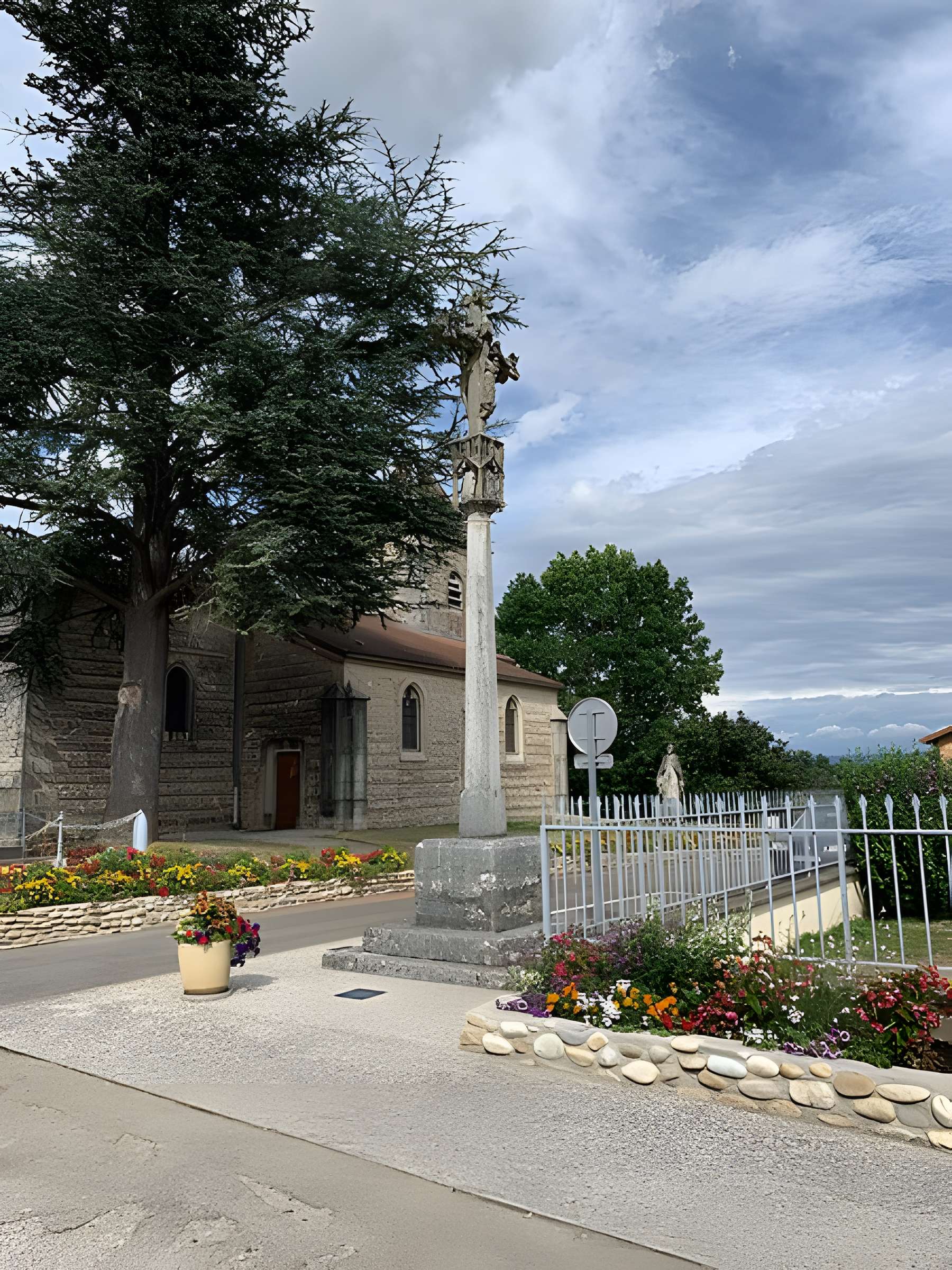 Croix de Rignieux-le-Franc