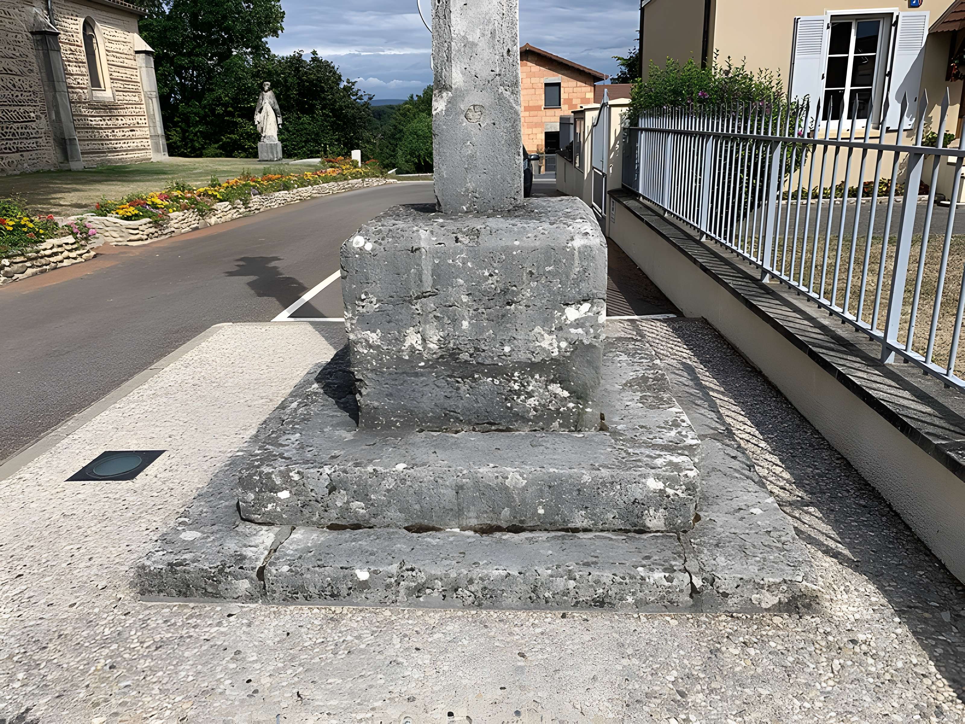 Croix de Rignieux-le-Franc