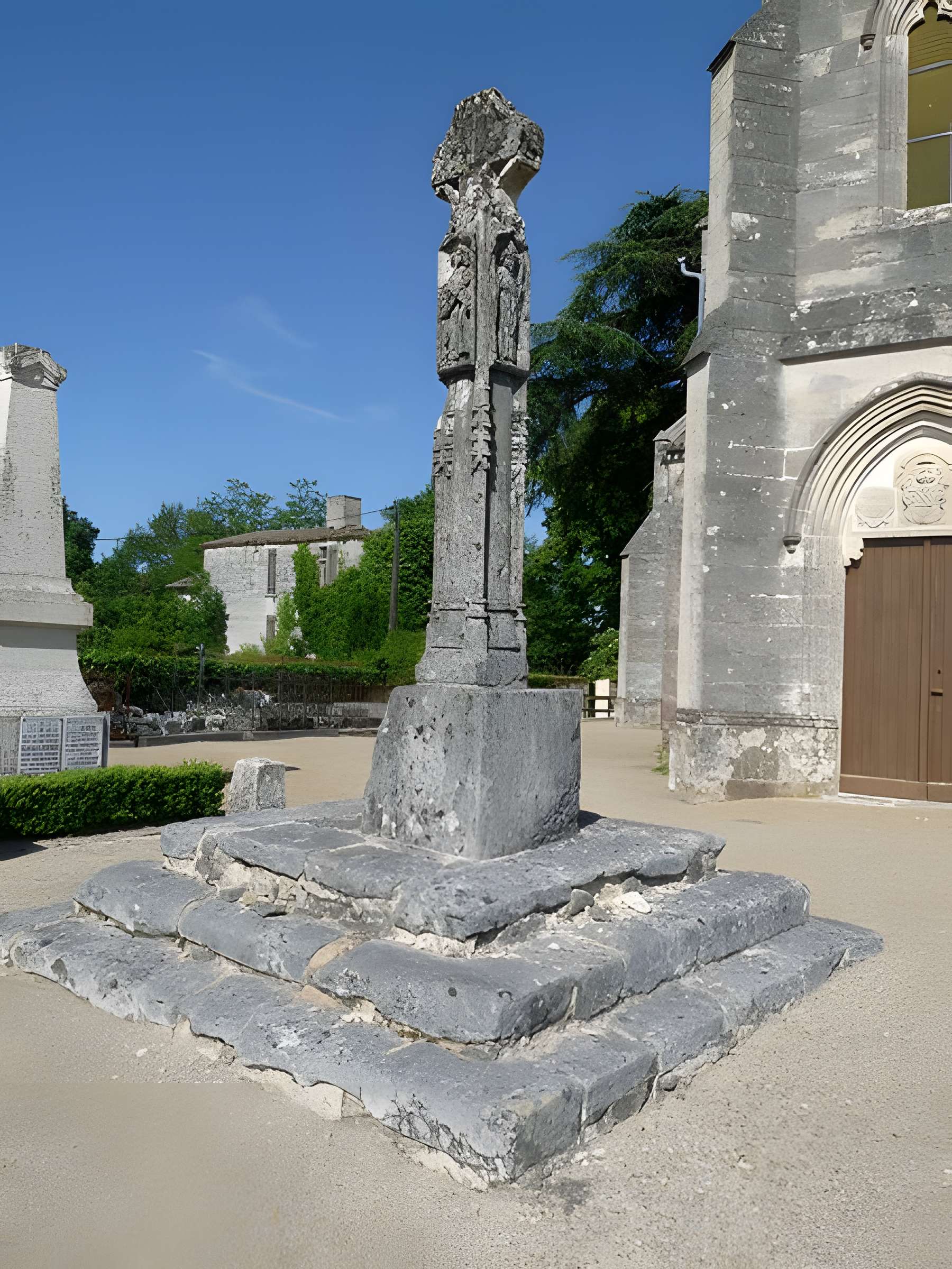 Croix du cimetière de Bonzac