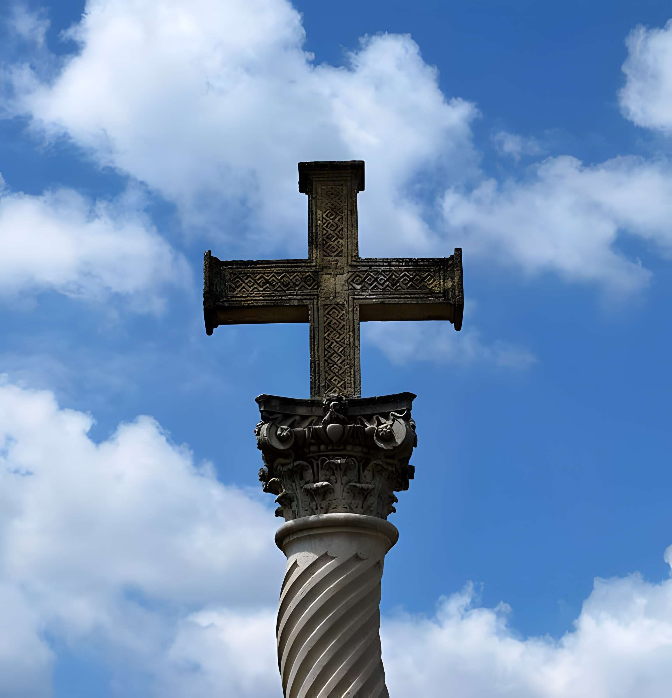 Croix du cimetière de Branne