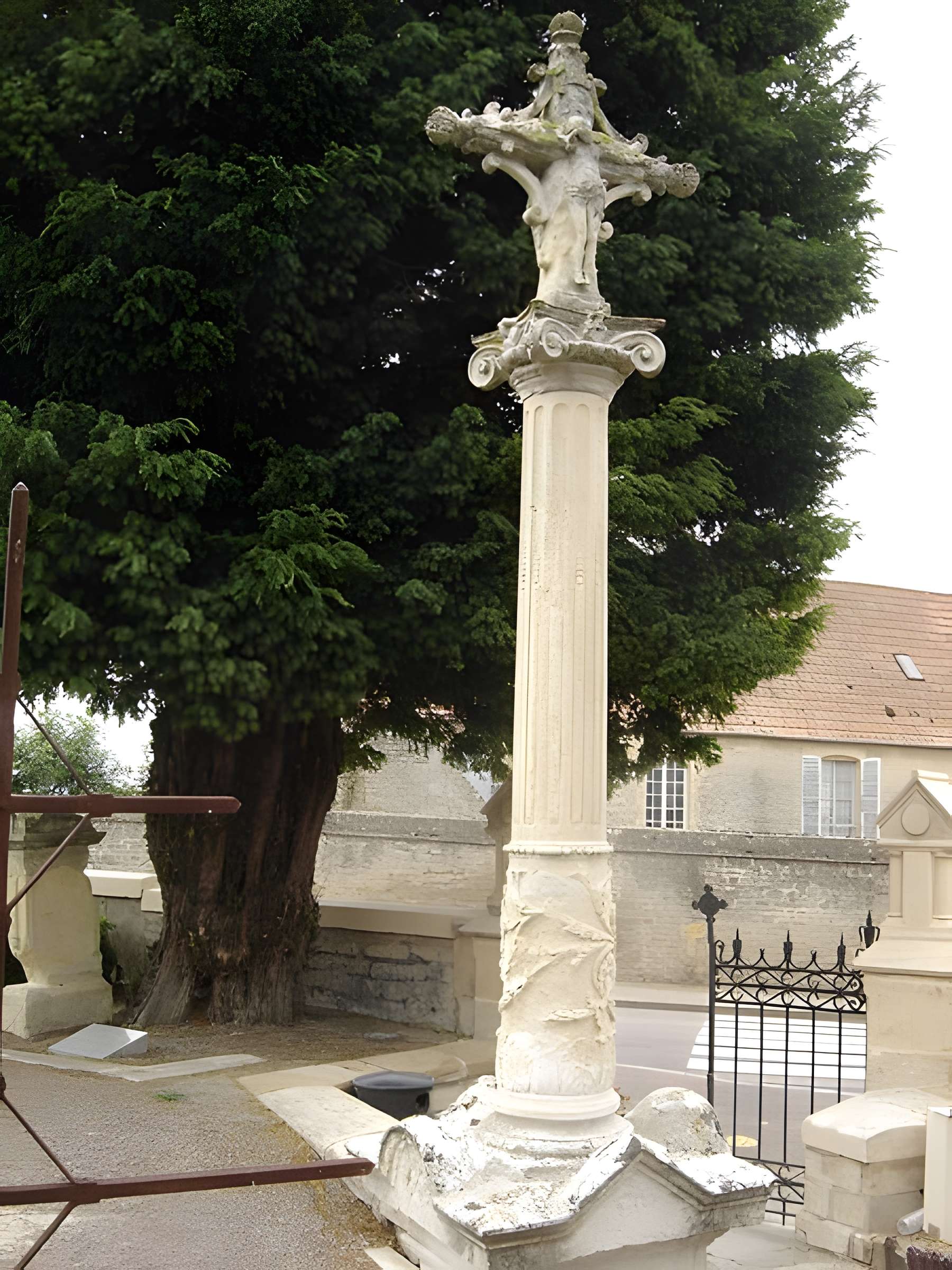 Croix du cimetière de Luc-sur-Mer 