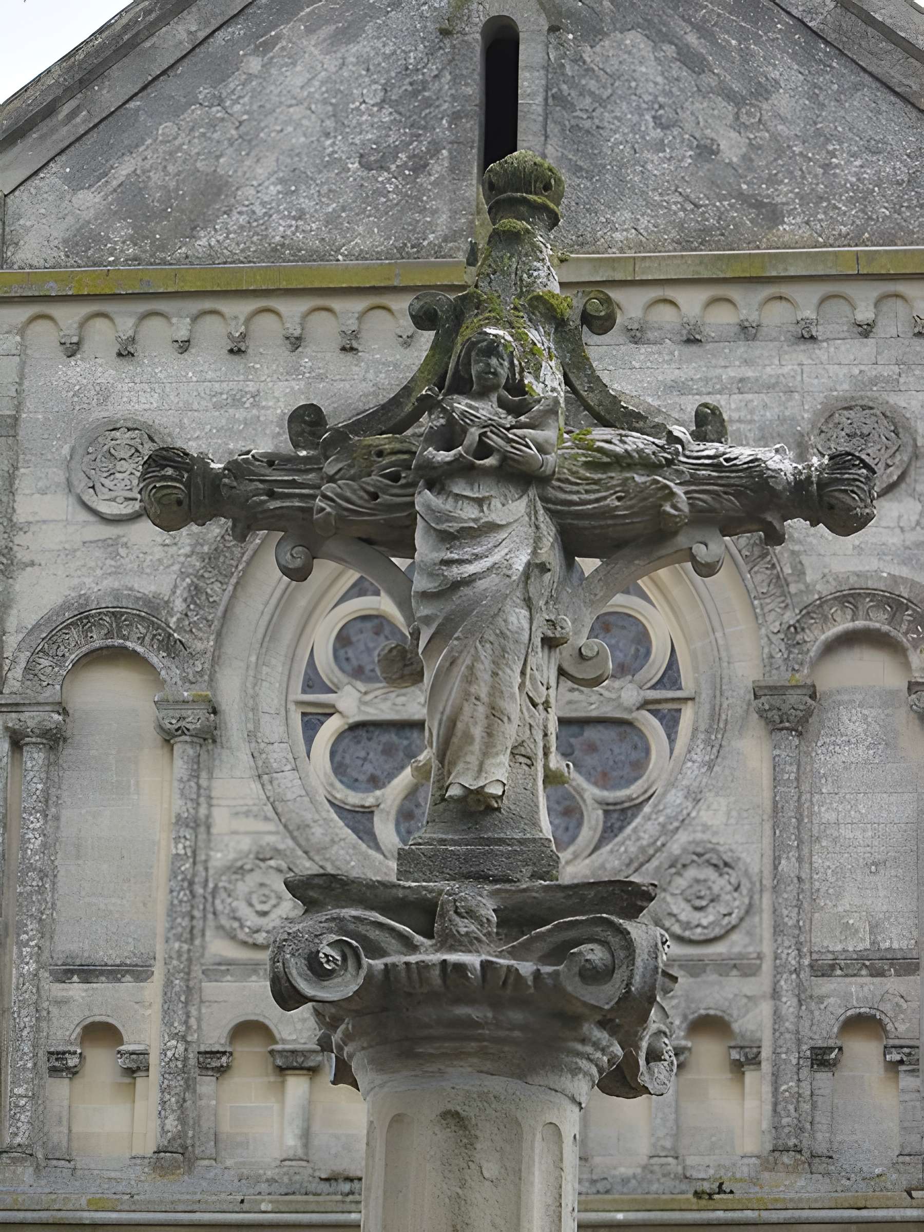 Croix du cimetière de Luc-sur-Mer