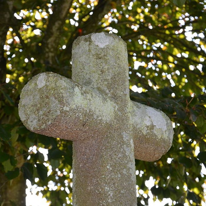 Photo de Croix du cimetière de Malloué