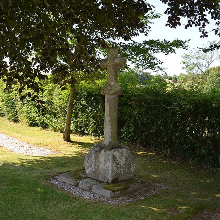 Photo de Croix du cimetière de Malloué