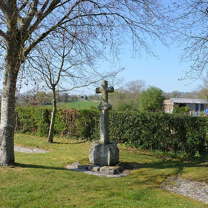 Photo de Croix du cimetière de Malloué