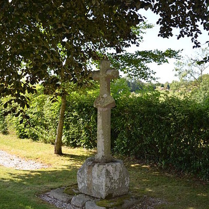 Photo de Croix du cimetière de Malloué
