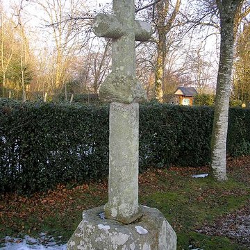 Croix du cimetière de Malloué
