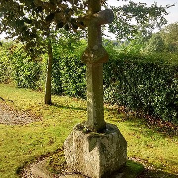 Croix du cimetière de Malloué