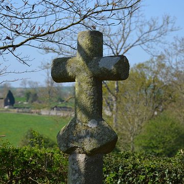 Croix du cimetière de Malloué