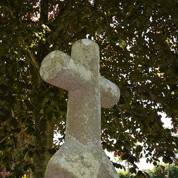 Croix du cimetière de Malloué