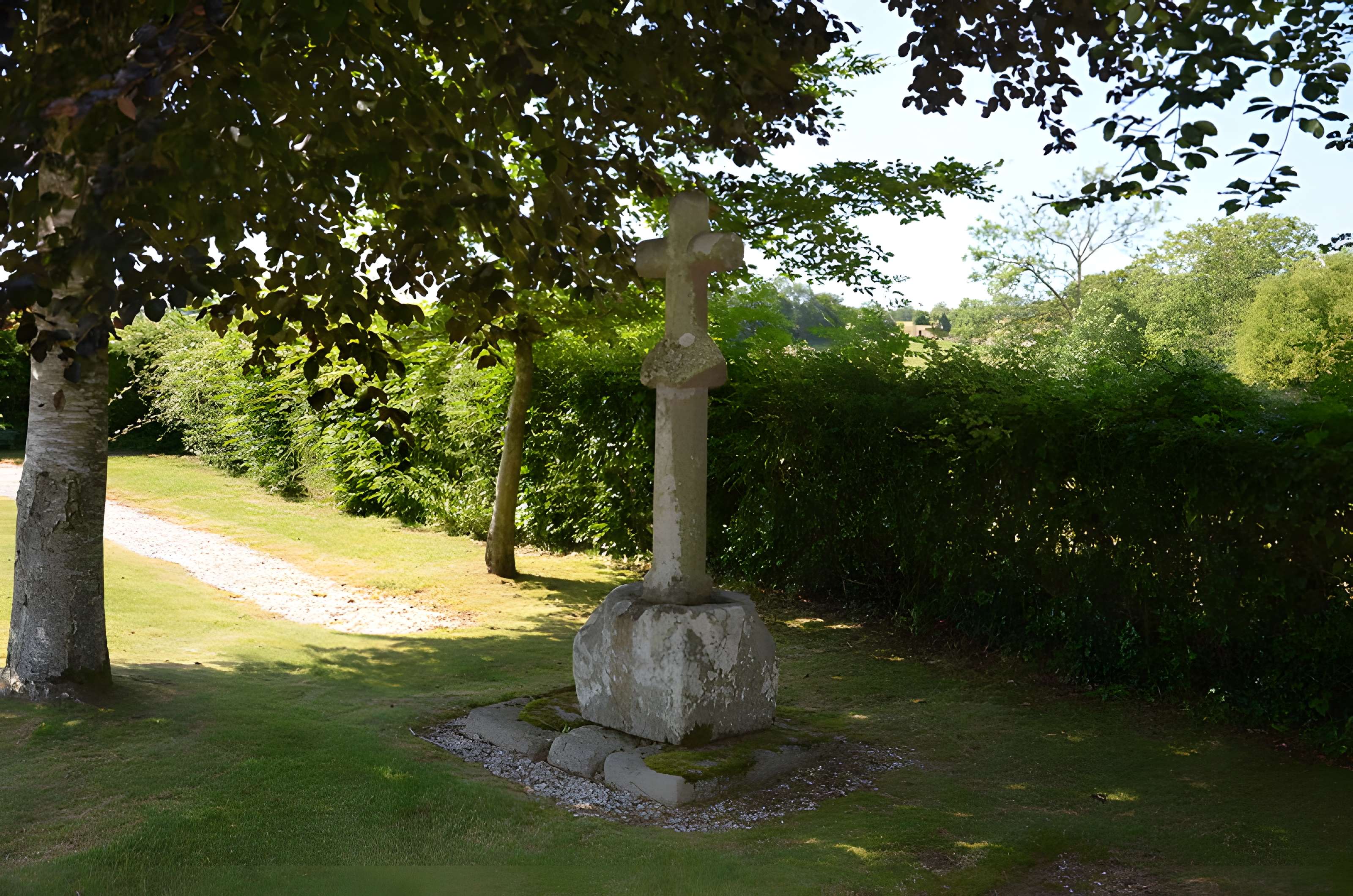 Croix du cimetière de Malloué