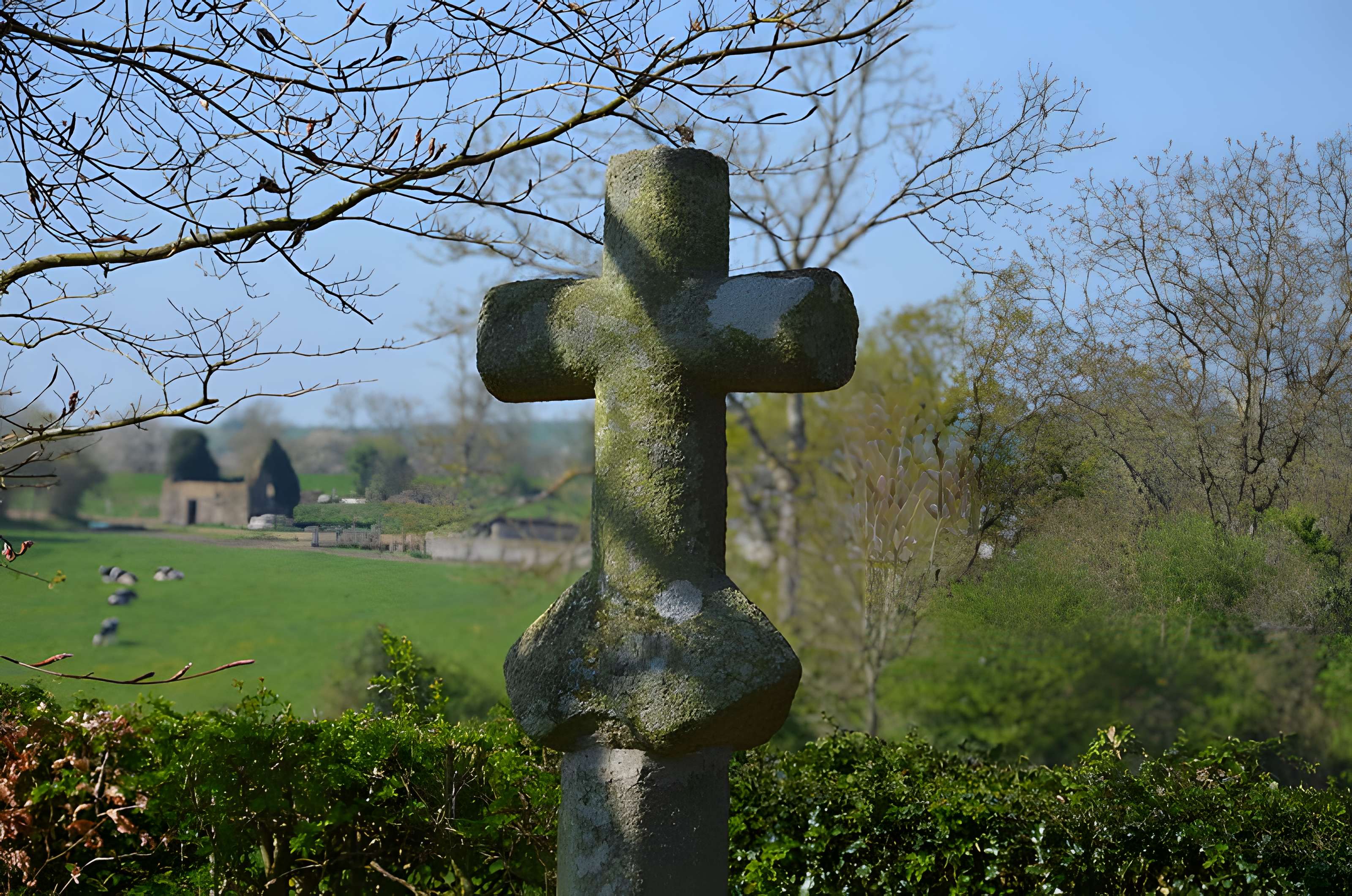 Croix du cimetière de Malloué