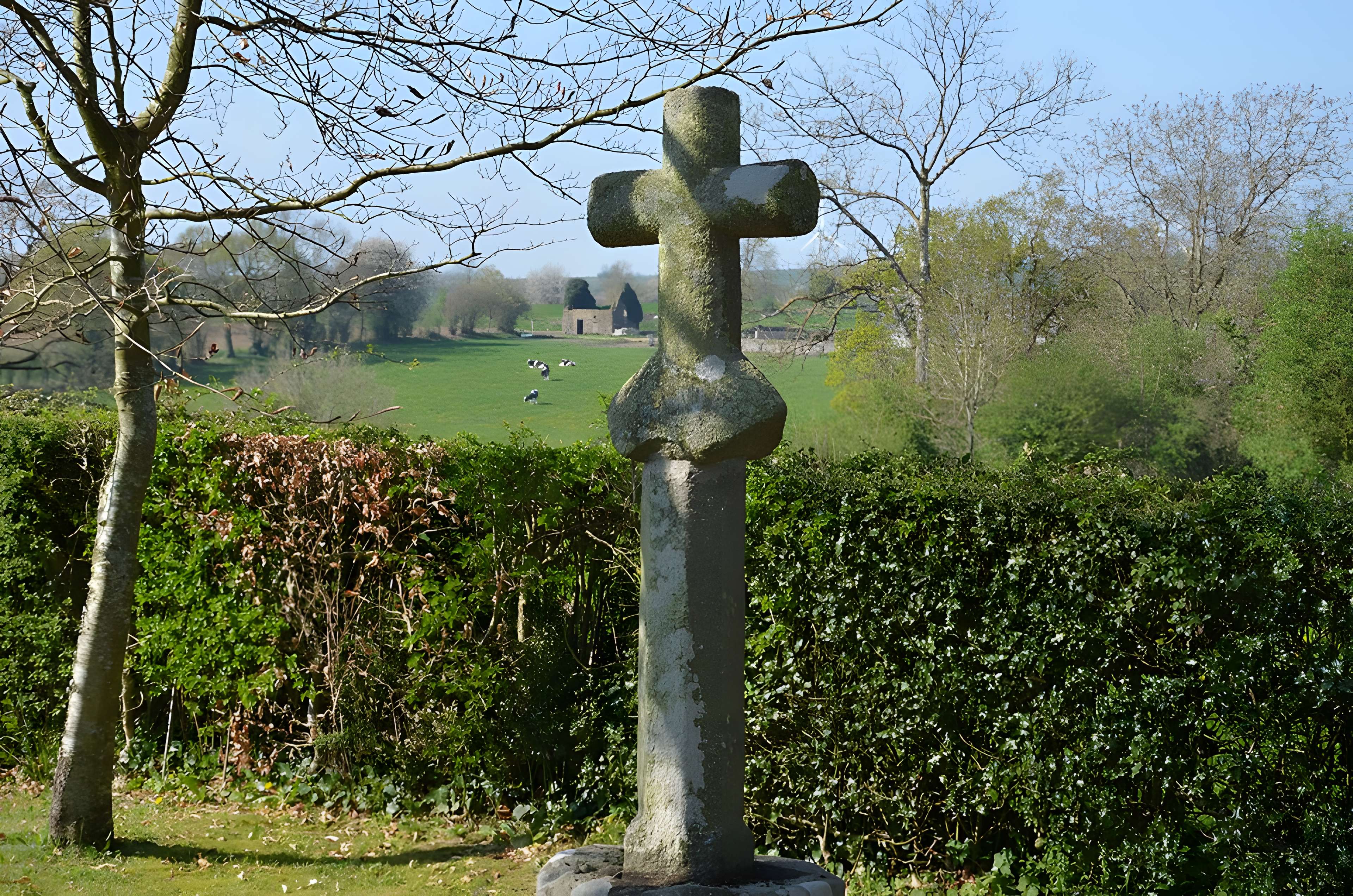 Croix du cimetière de Malloué