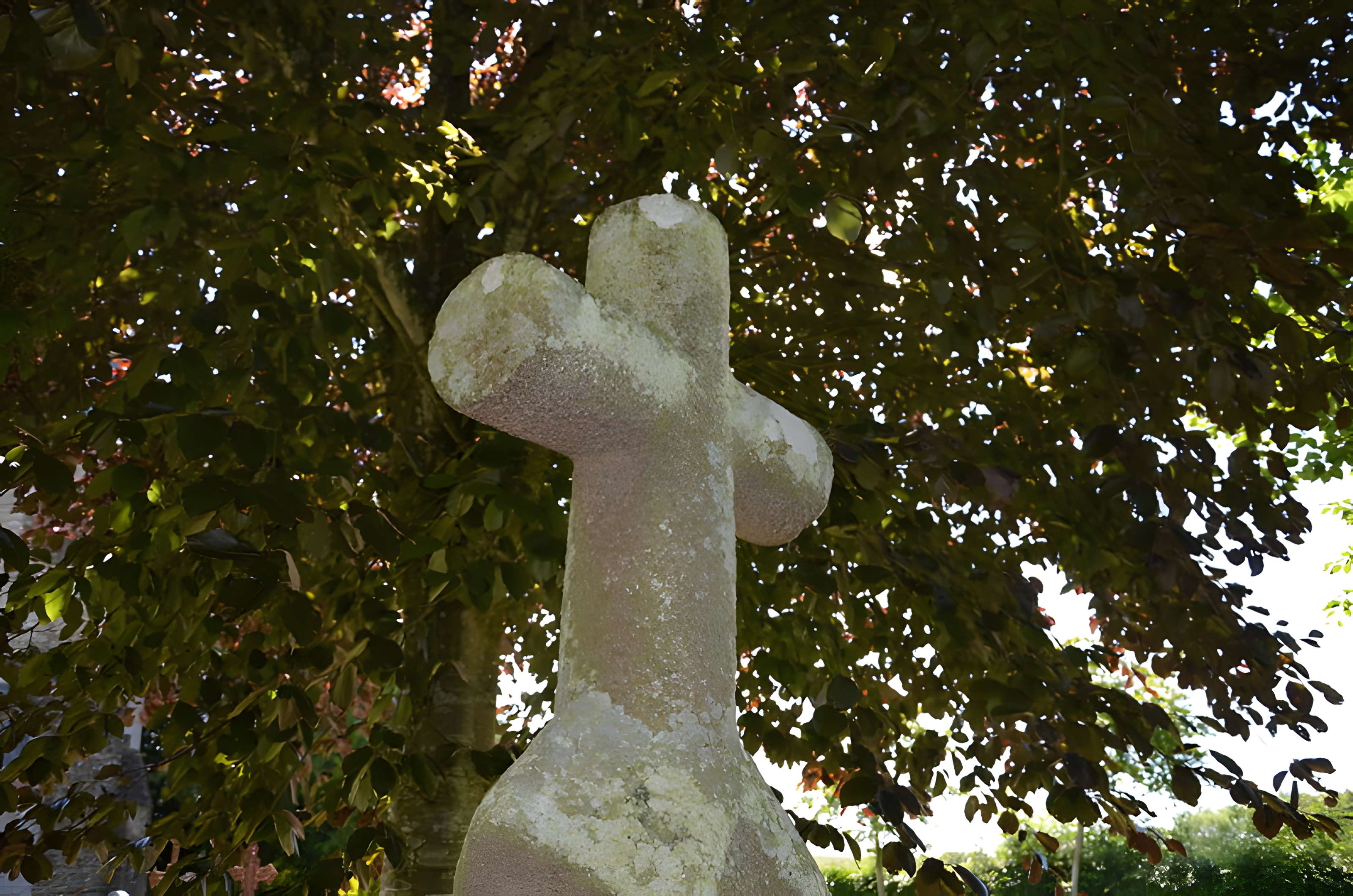 Croix du cimetière de Malloué