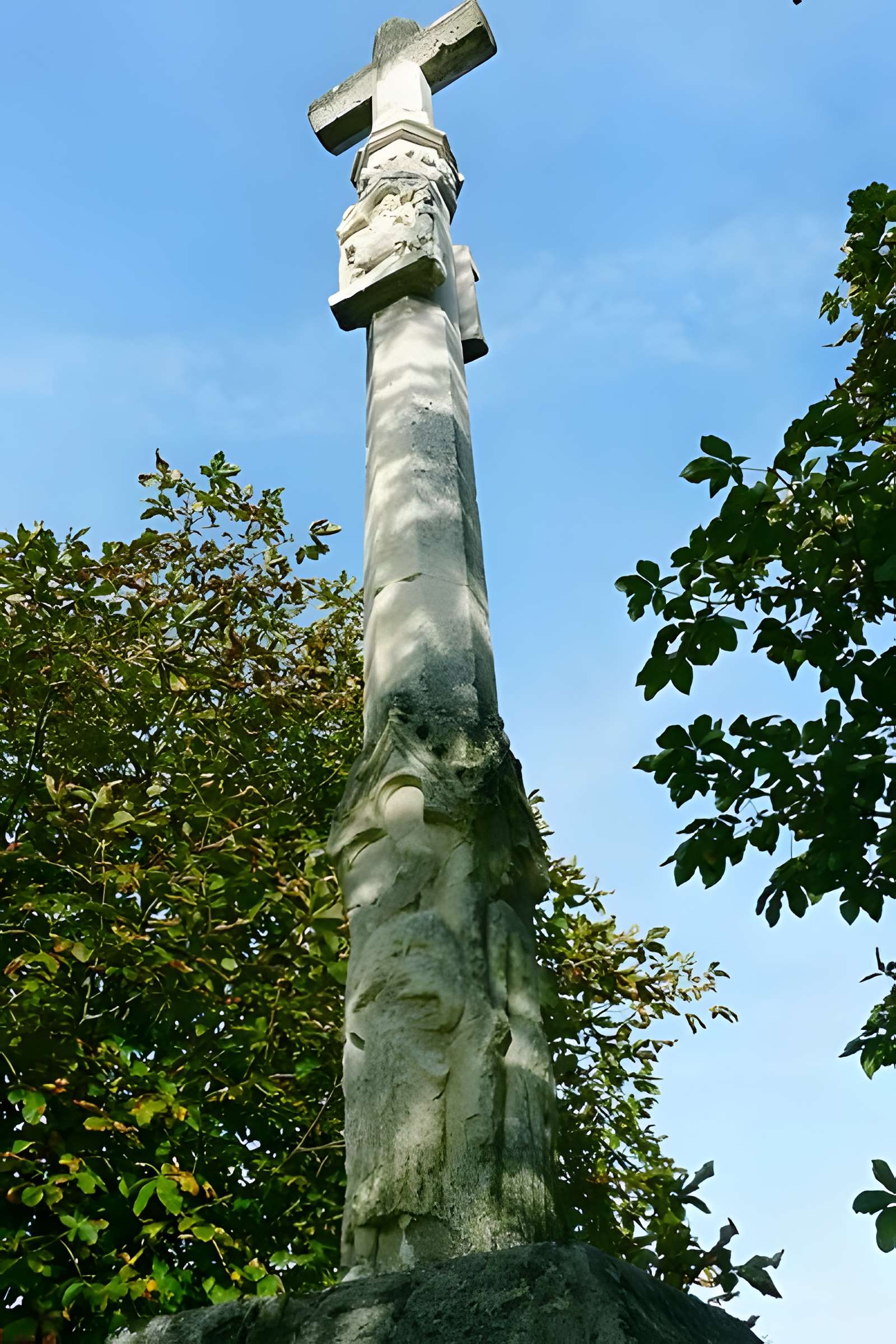 Croix en pierre de Jaulges 
