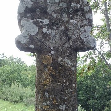 Croix romane de Feuguerolles-Bully