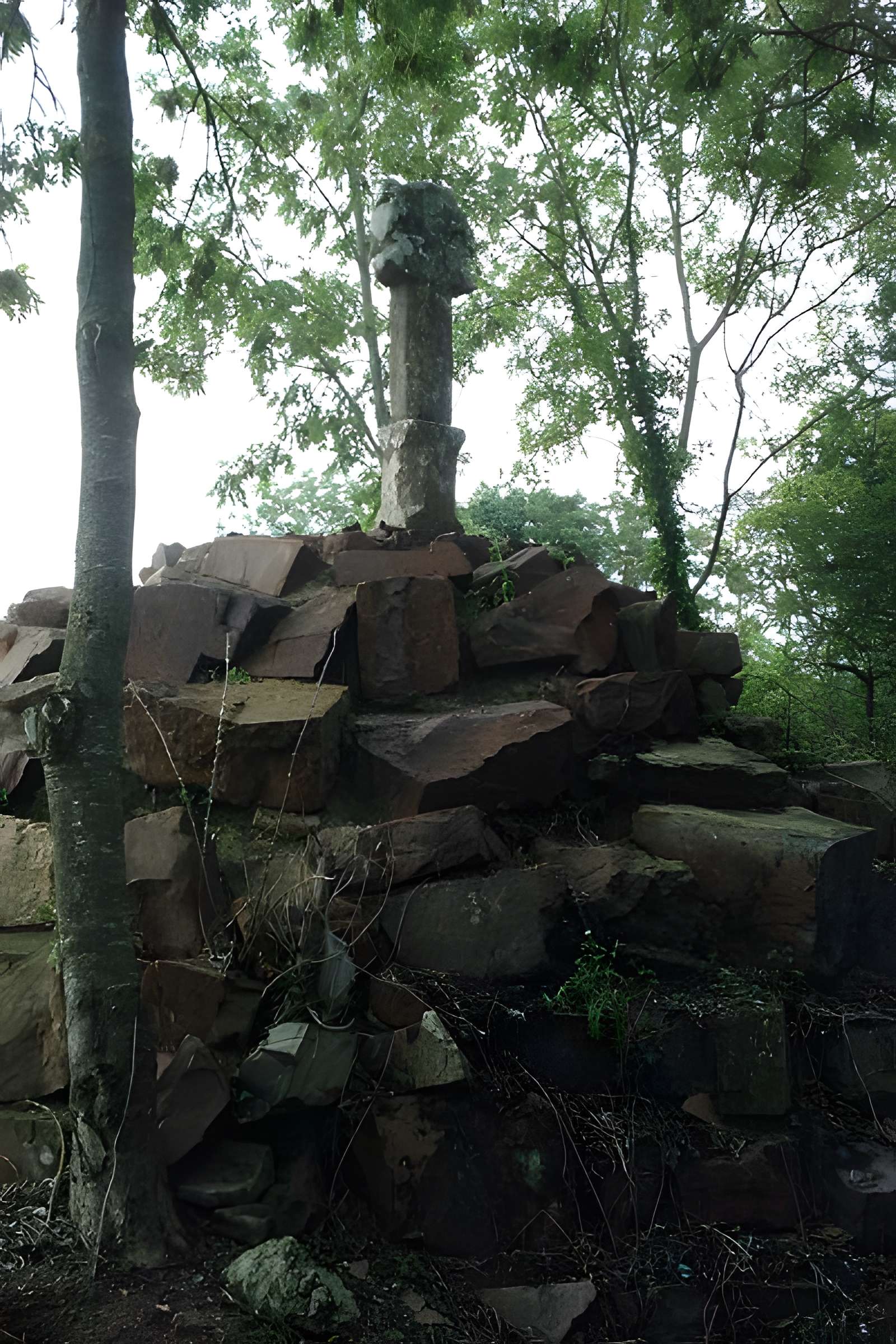 Croix romane de Feuguerolles-Bully