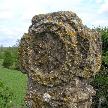 Croix romane de Grisy