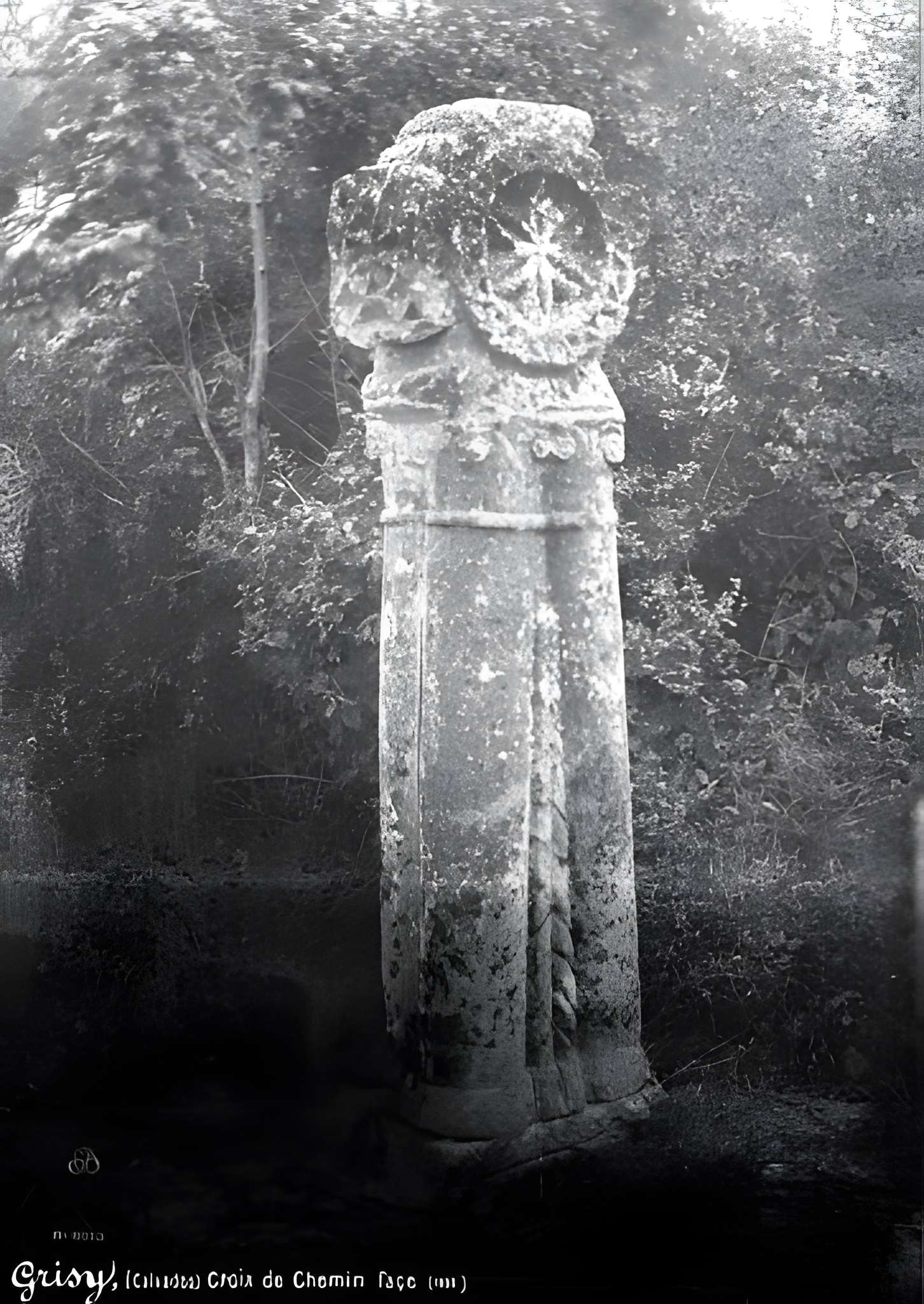 Croix romane de Grisy