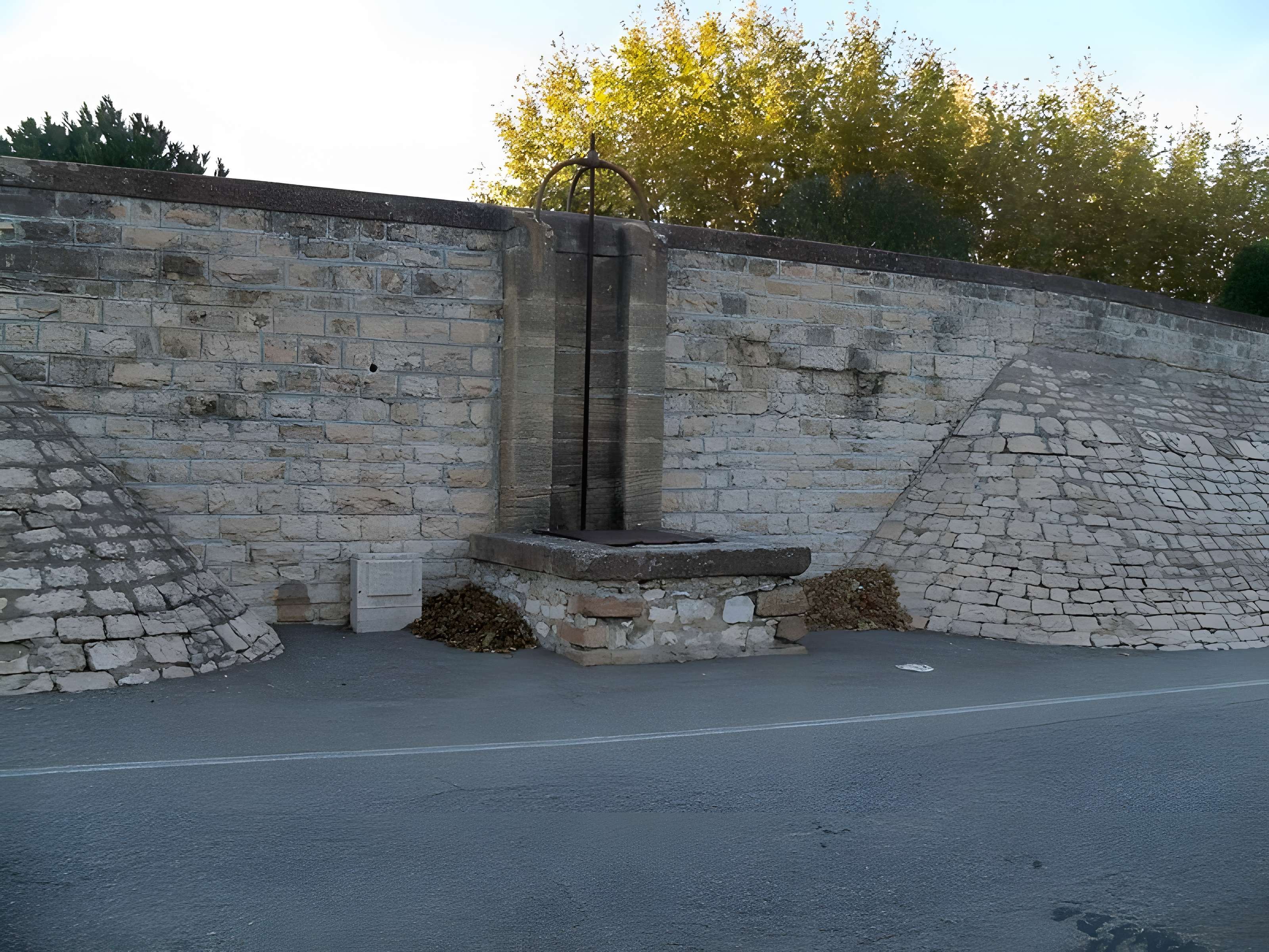 Digue d'enceinte de Caderousse 