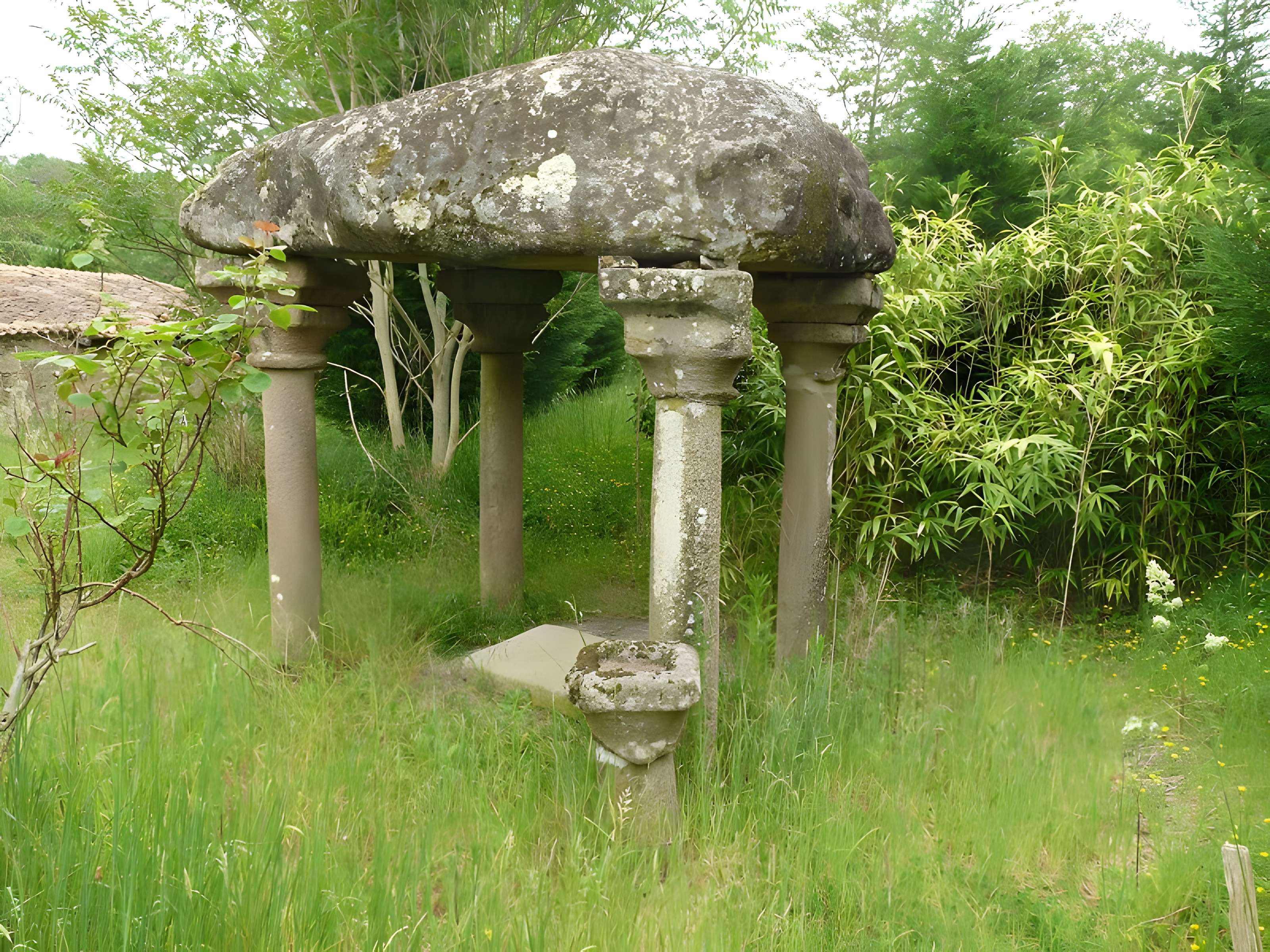 Dolmen de la Madeleine à Lessac