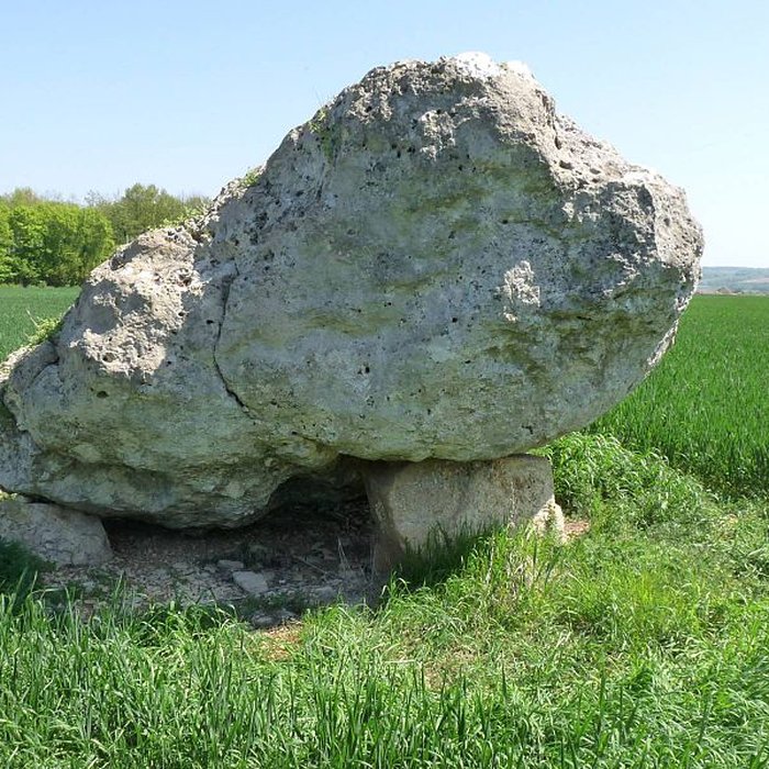 Photo de Dolmen de la Pierre Blanche à Bessé