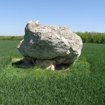 Dolmen de la Pierre Blanche à Bessé